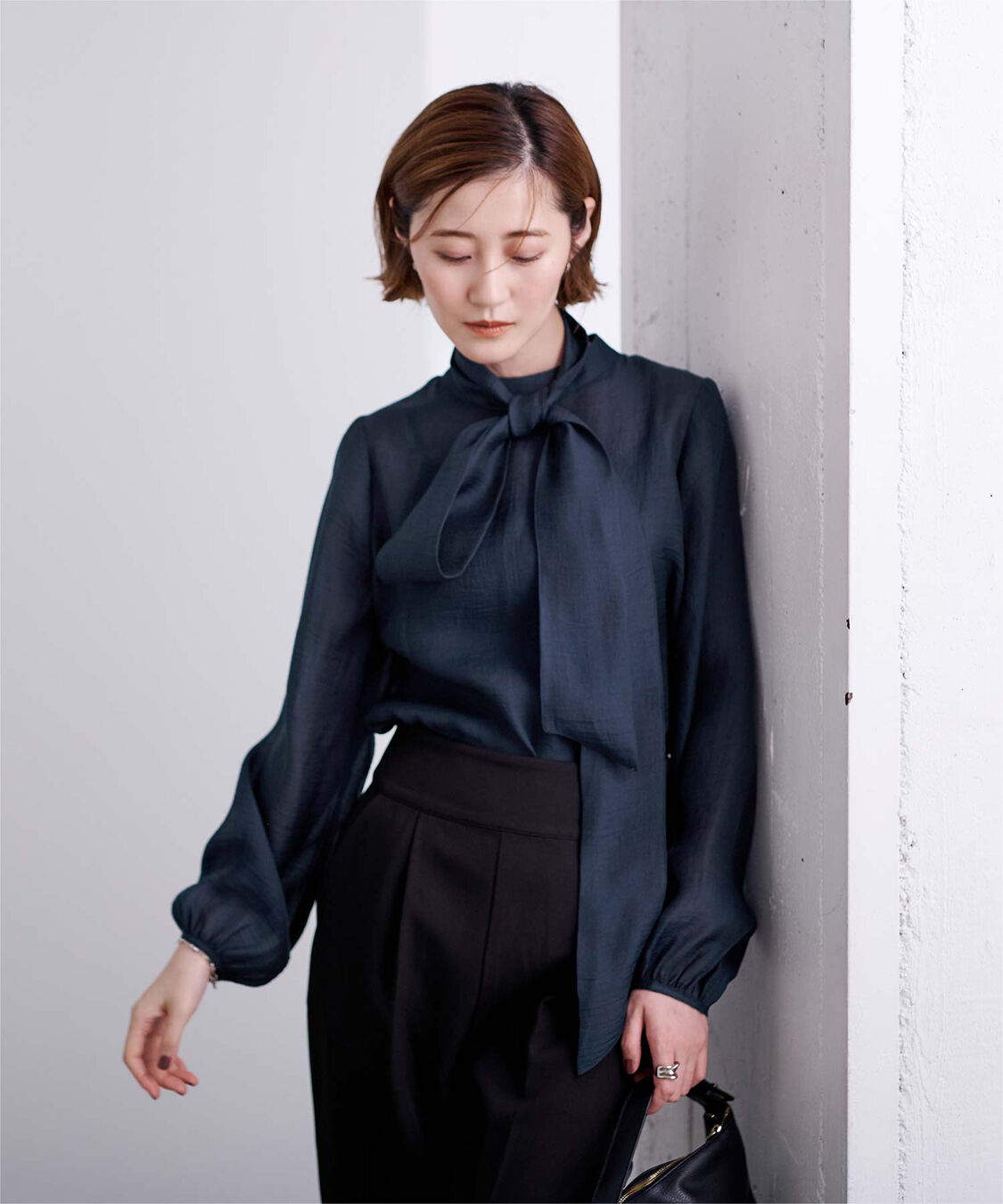 ur's「ボウタイ付シアーハイネックブラウス」|シャツ・ブラウス|ネイビー