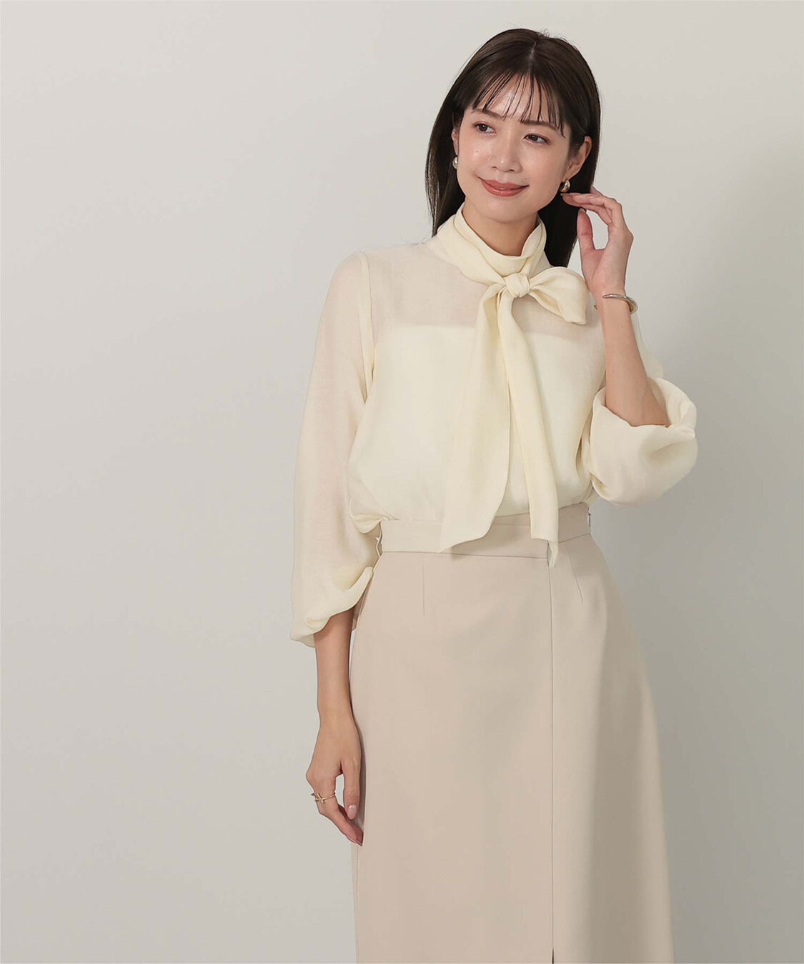 ur's「ボウタイ付シアーハイネックブラウス」|シャツ・ブラウス|