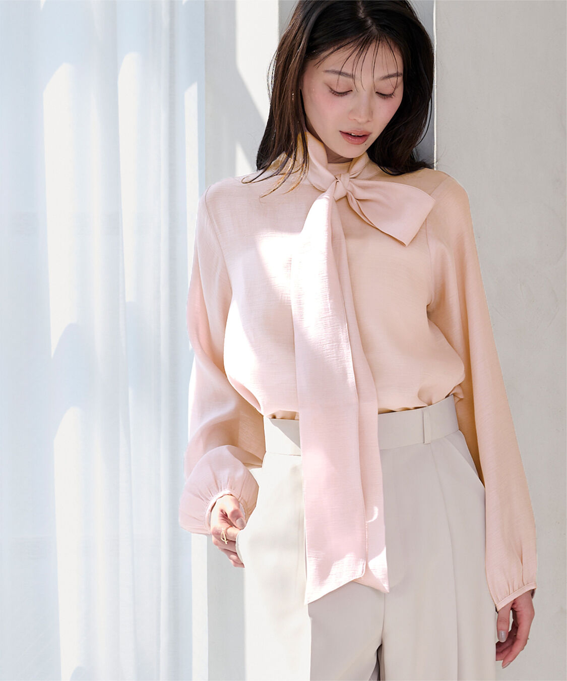 ur's「ボウタイ付シアーハイネックブラウス」|シャツ・ブラウス|