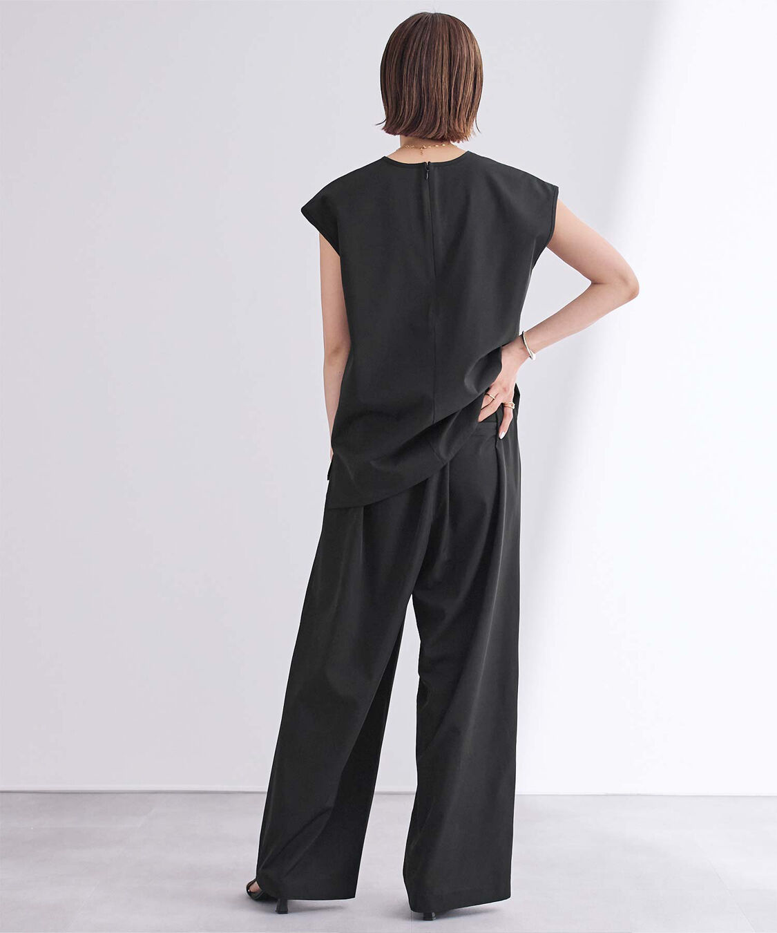 ur's「撥水ウエストゴムツータックワイドパンツ」|スラックス|