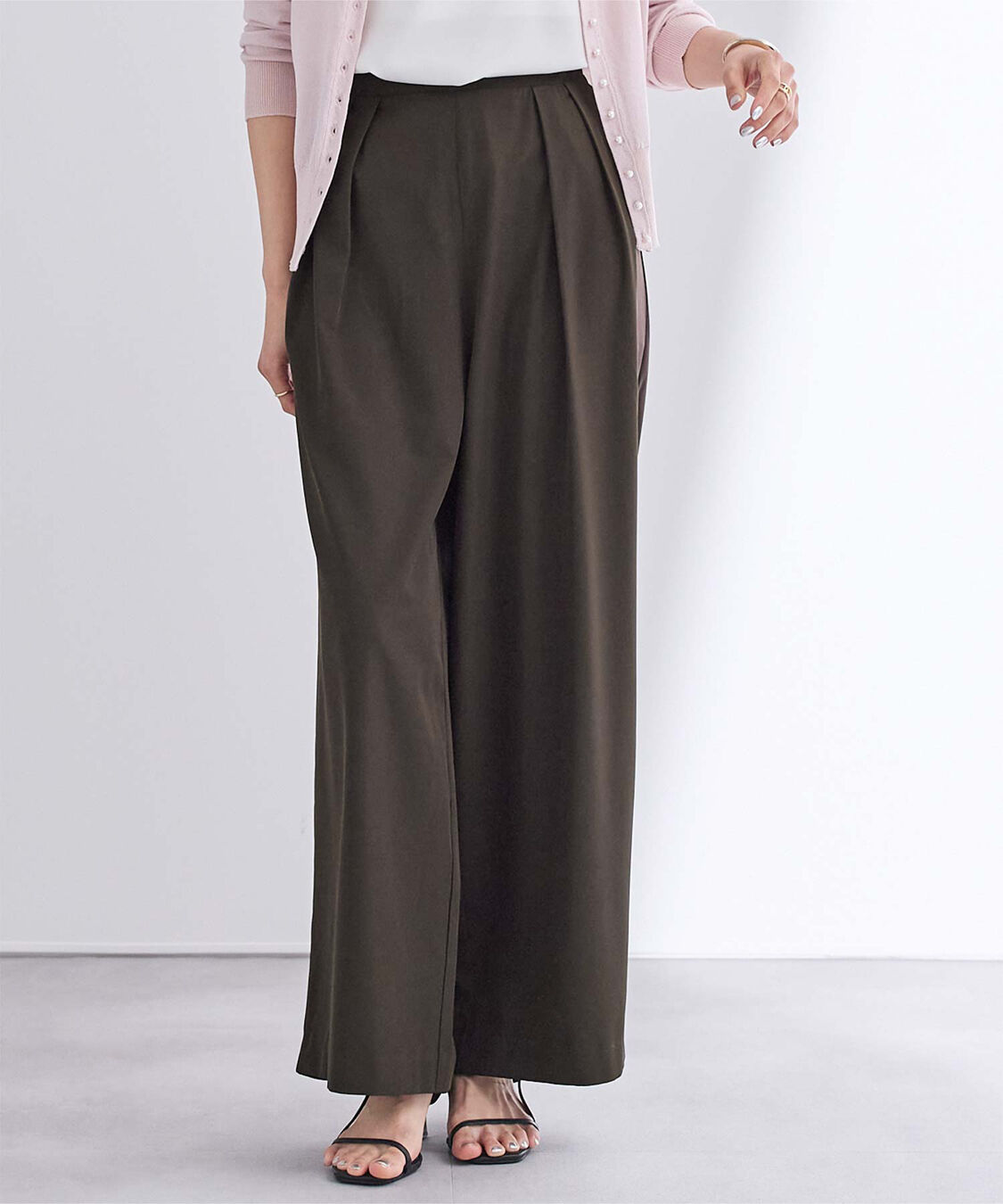 ur's「撥水ウエストゴムツータックワイドパンツ」|スラックス|ブラウン