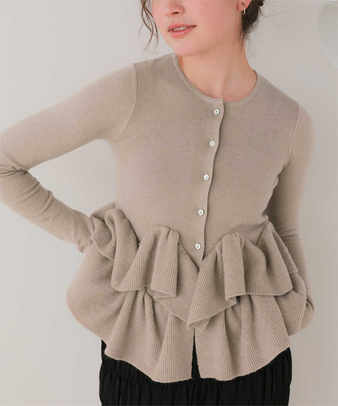 titivate「フリルヘムニットカーディガン」|ニット・セーター|グレージュ