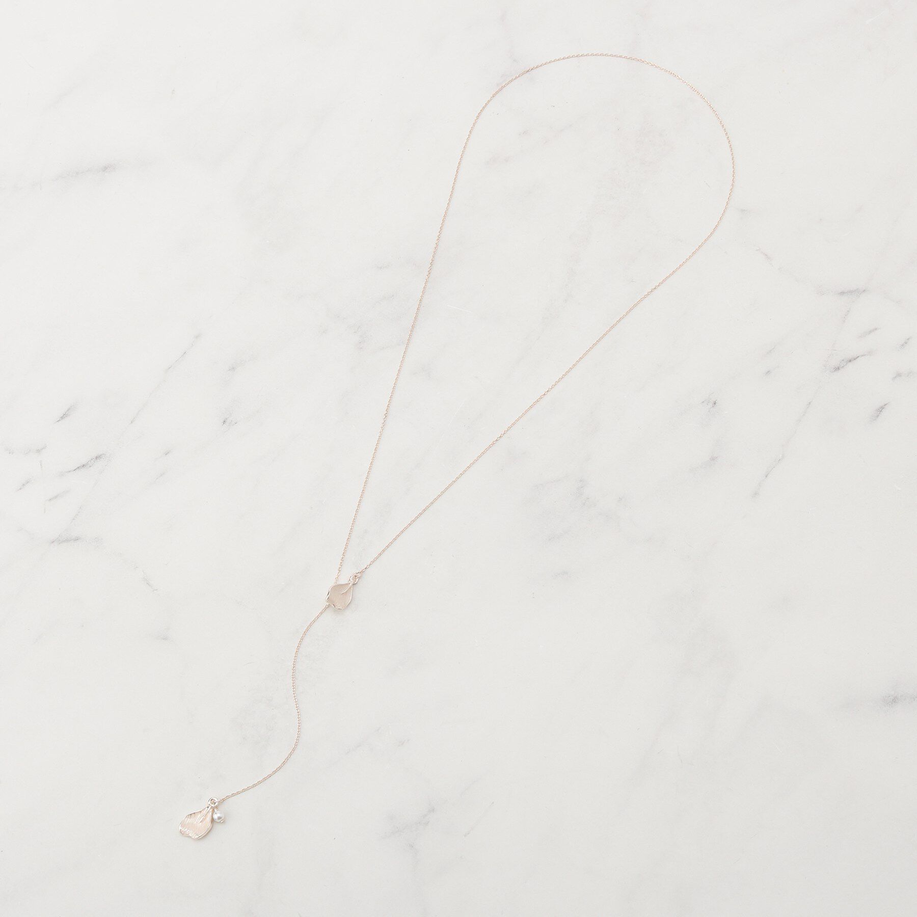 grove「メタルエポフラワーペタルネックレス」|ネックレス|