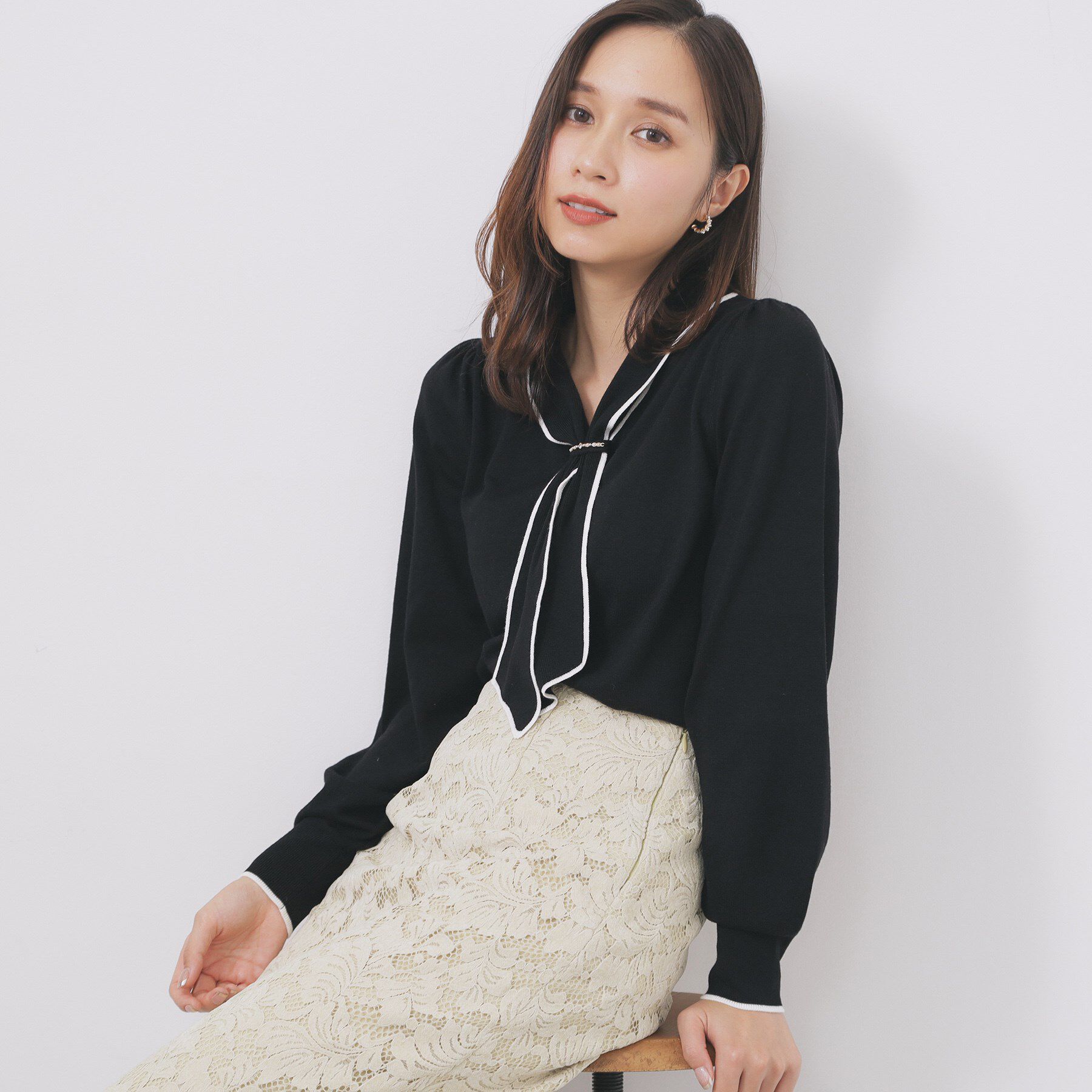 index「ゴールドパーツ付きボウタイニット【洗濯機OK】《10col/XS～LL》」|ニット・セーター|ブラック(519)