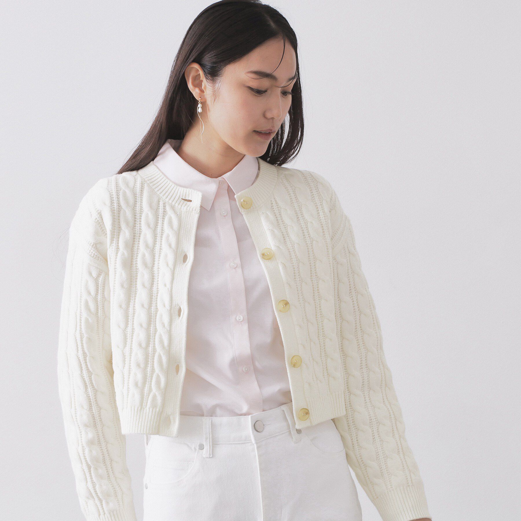 OPAQUE.CLIP「ケーブルミドルゲージニットカーディガン【洗濯機OK】」|カーディガン|ホワイト(001)