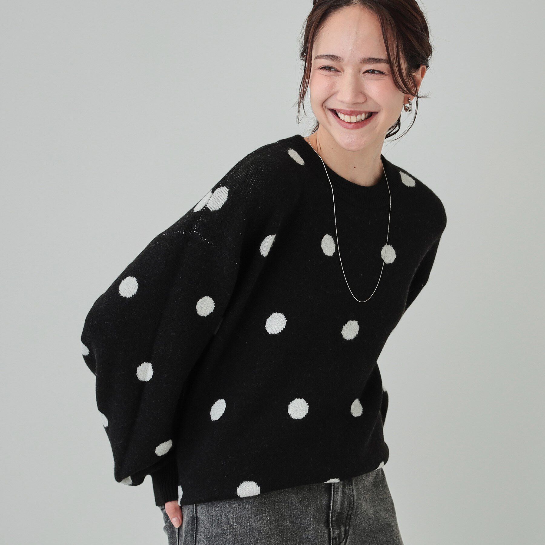 SHOO･LA･RUE「【洗える/S-LL】 ドット柄が目を惹く ゆったりジャカードニット」|ニット・セーター|ブラック(119)