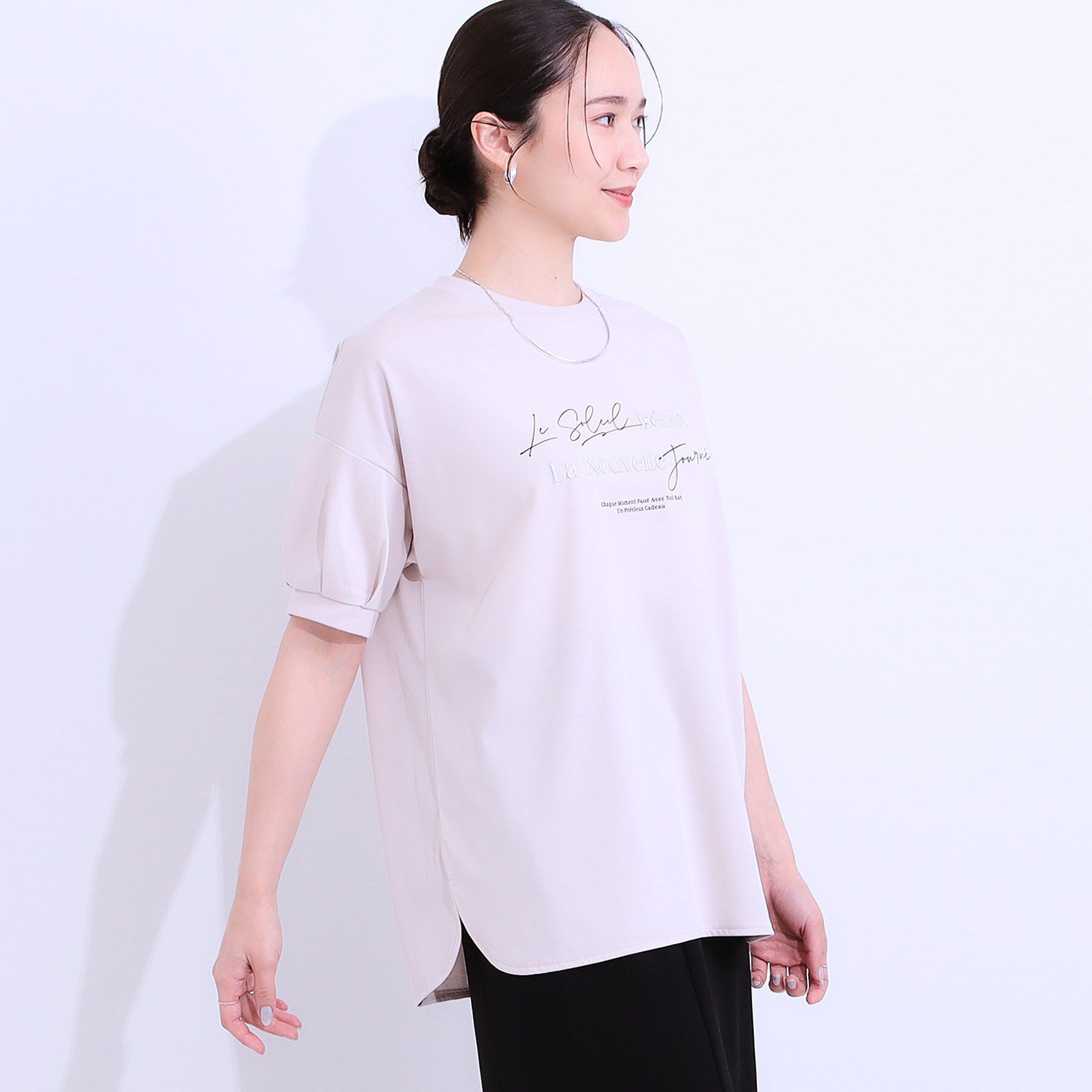 SHOO･LA･RUE「【S-LL/ひんやり/UV】ぷっくりラメプリントロゴTシャツ」|Tシャツ・カットソー|