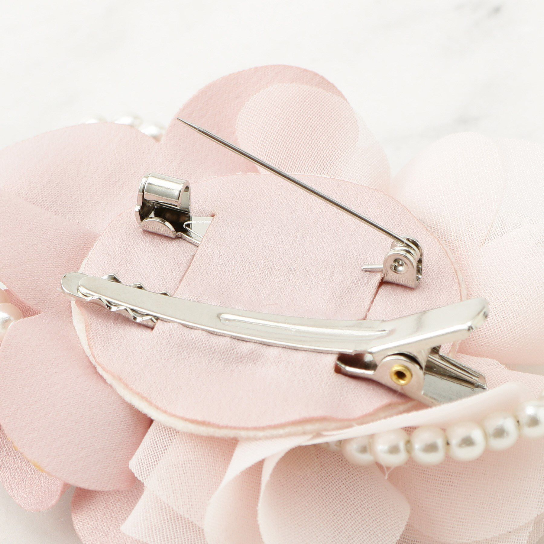 SHOO･LA･RUE「【セレモニー】上品に彩る ダブルフラワーコサージュ」|ブローチ・コサージュ|