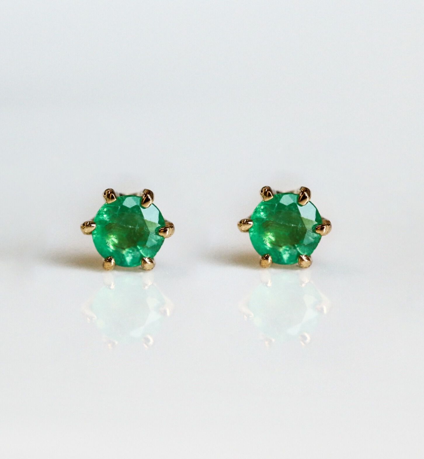  「誕生石 一粒ピアス | K18 」|ピアス|5月 エメラルド