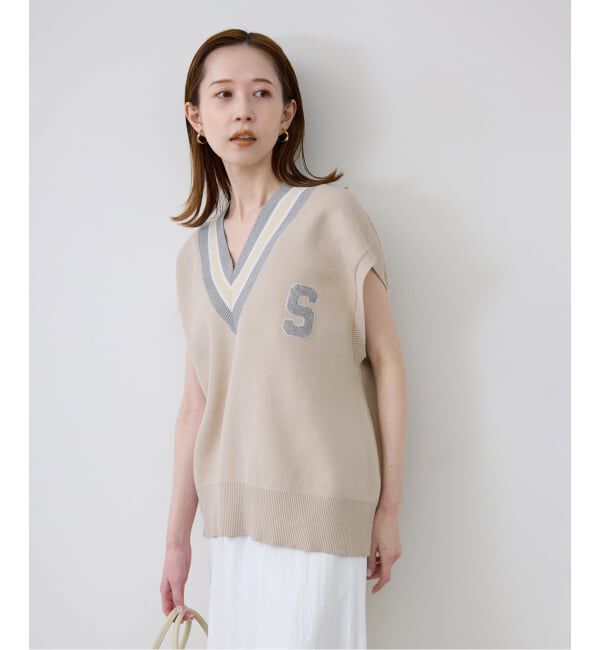SLOBE IENA「サガラ刺繍レタードベスト」|ベスト・ジレ|ベージュ