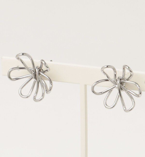 fredy emue「メタルラインフラワーピアス」|ピアス|