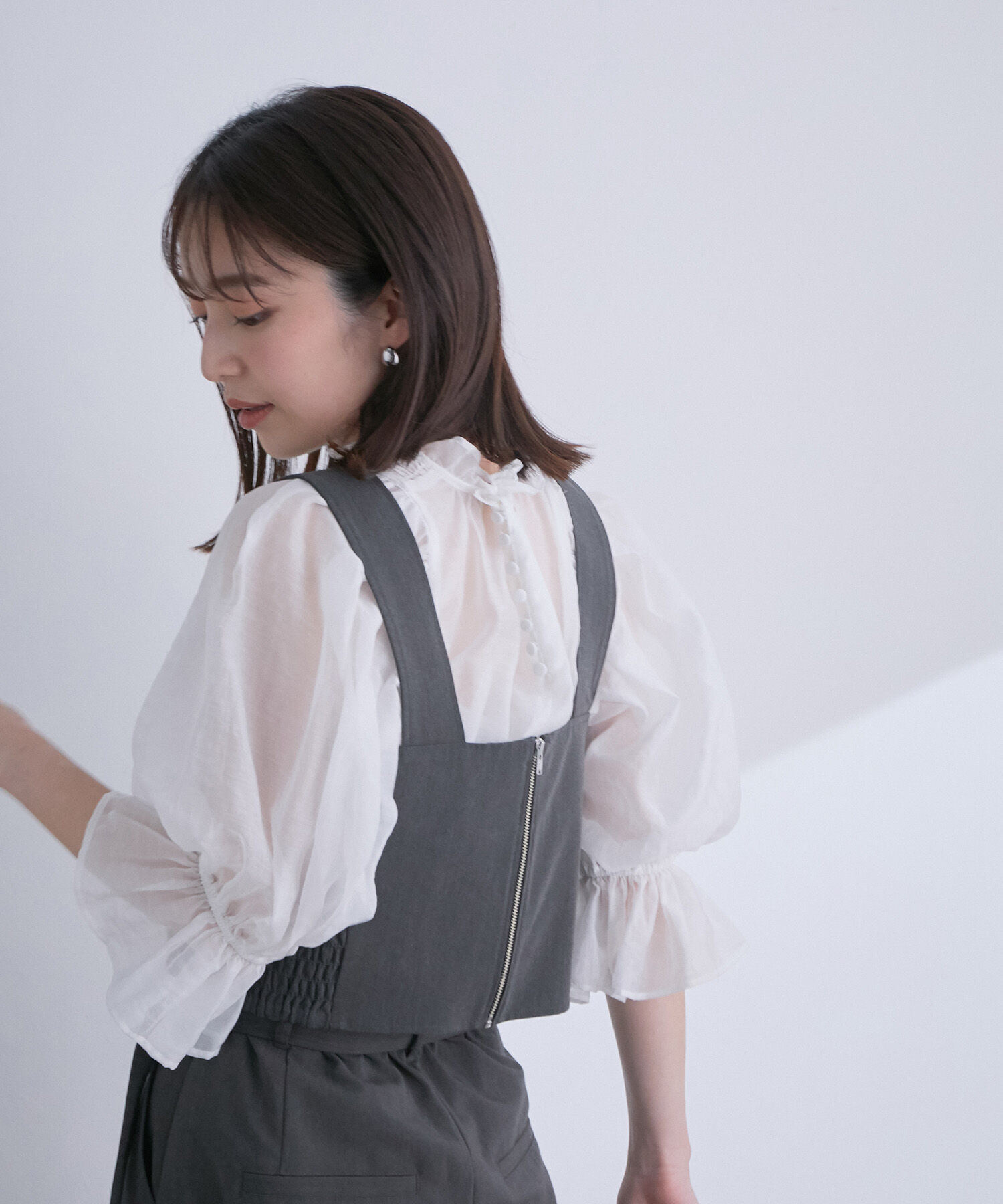 VIS「【高橋愛さんコラボ】セットアップでも1枚でも着られる、ビスチェトップス【セットアップ対応】」|ベスト・ジレ|