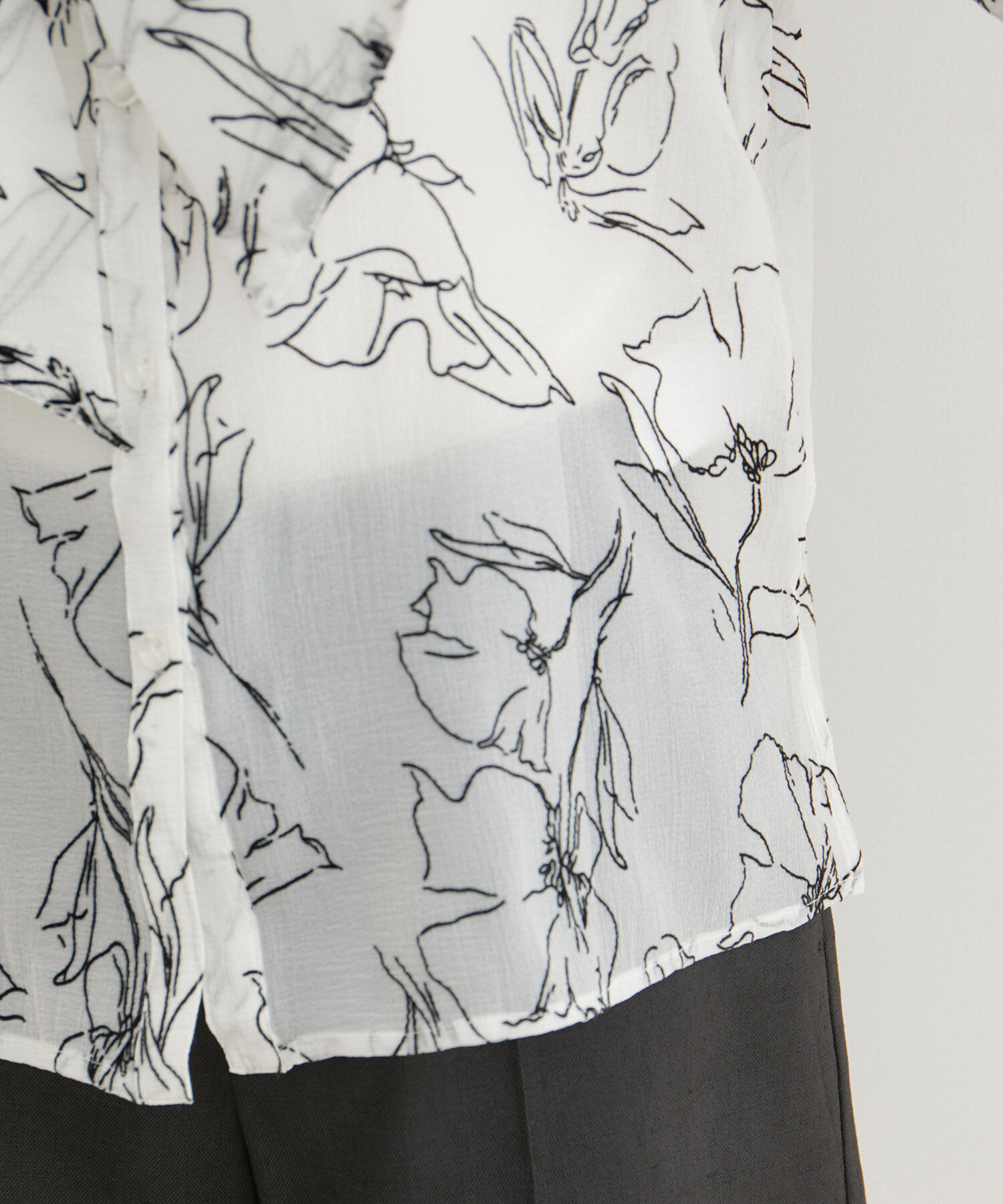 VIS「【選べる素材】アソートボウタイリボンブラウス」|シャツ・ブラウス|