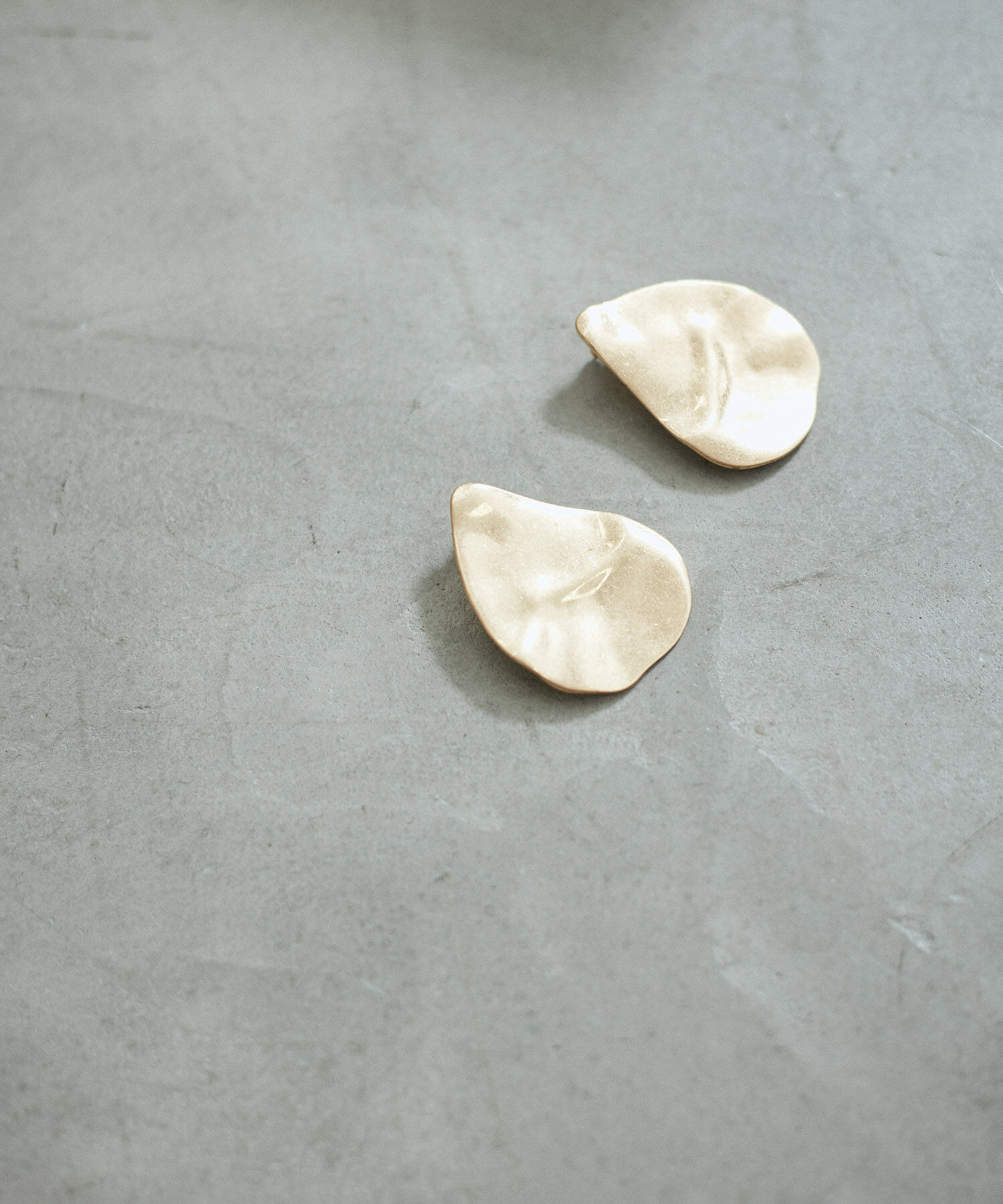 ADAM ET ROPE'「Curved plate pierce」|ピアス|