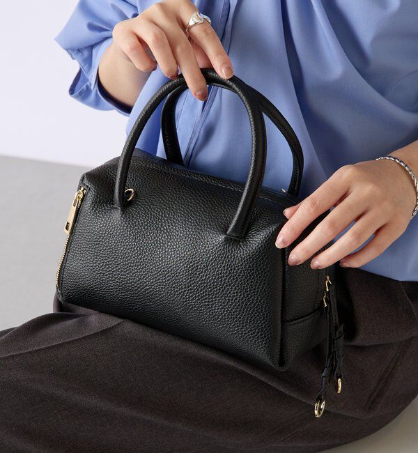  「【500mlペットボトル収納可/牛革】レザーチャームボストンバッグ/スエード」|ボストンバッグ|ブラック