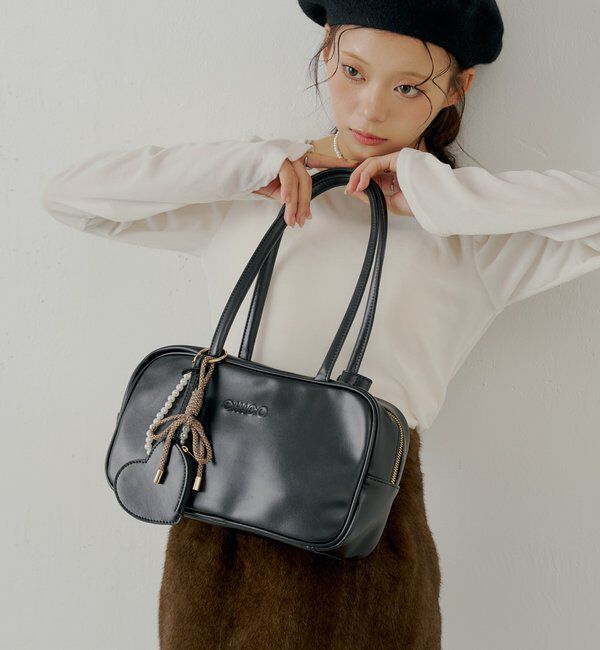  「【2サイズ展開】チャーム付きスクエアボストンバッグ【タブレット端末収納可能】」|ボストンバッグ|