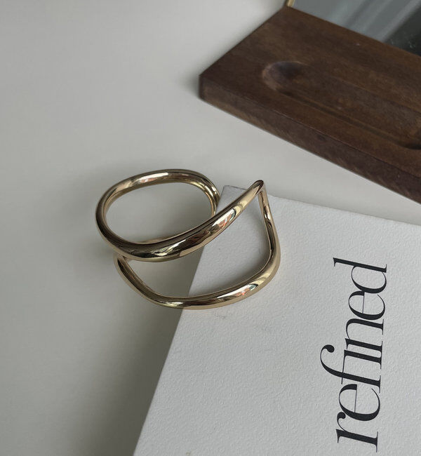  「〈GOLDY/ゴールディ〉トリミングWAVEバングル」|リング|