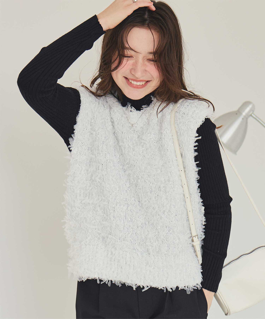 titivate「チュールフェザーニットベスト」|ニット・セーター|オフホワイト