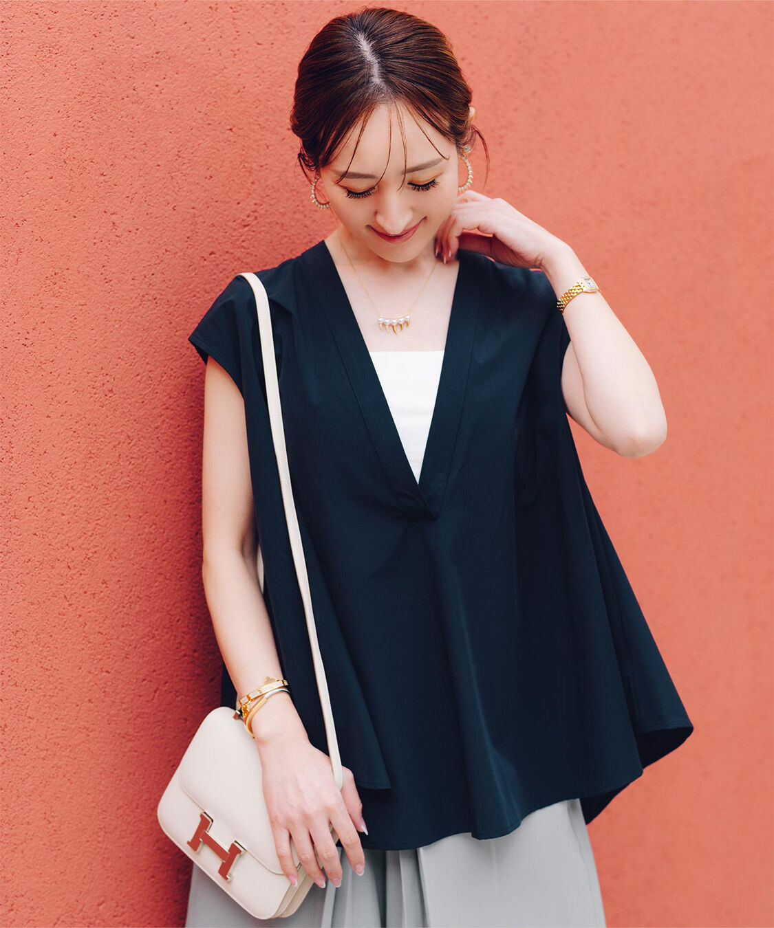 ur's「【星玲奈さんコラボアイテム】ディープVネックボウタイブラウス」|シャツ・ブラウス|ネイビー