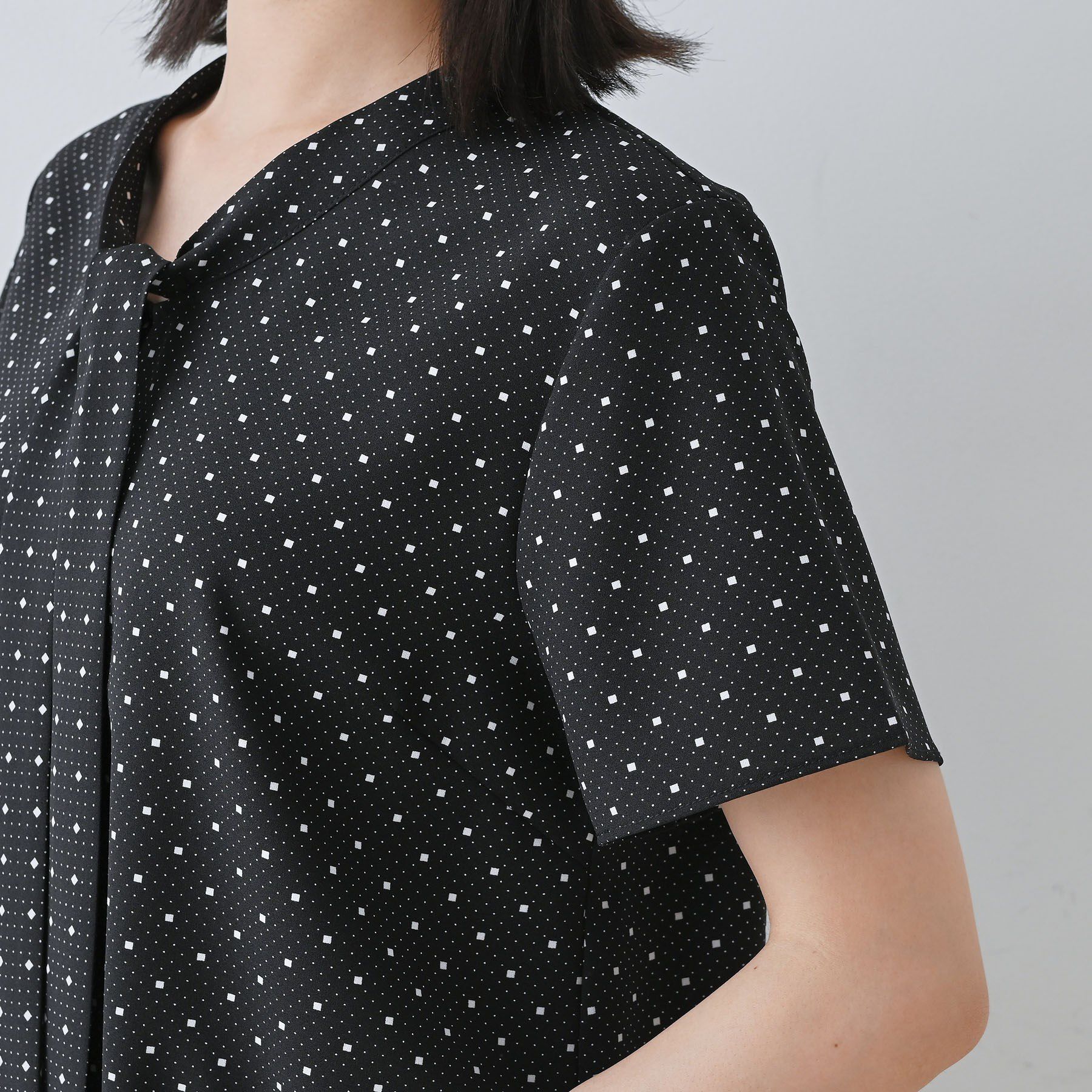 INDIVI「【通勤／きれいめ】柄ボウタイブラウス」|シャツ・ブラウス|