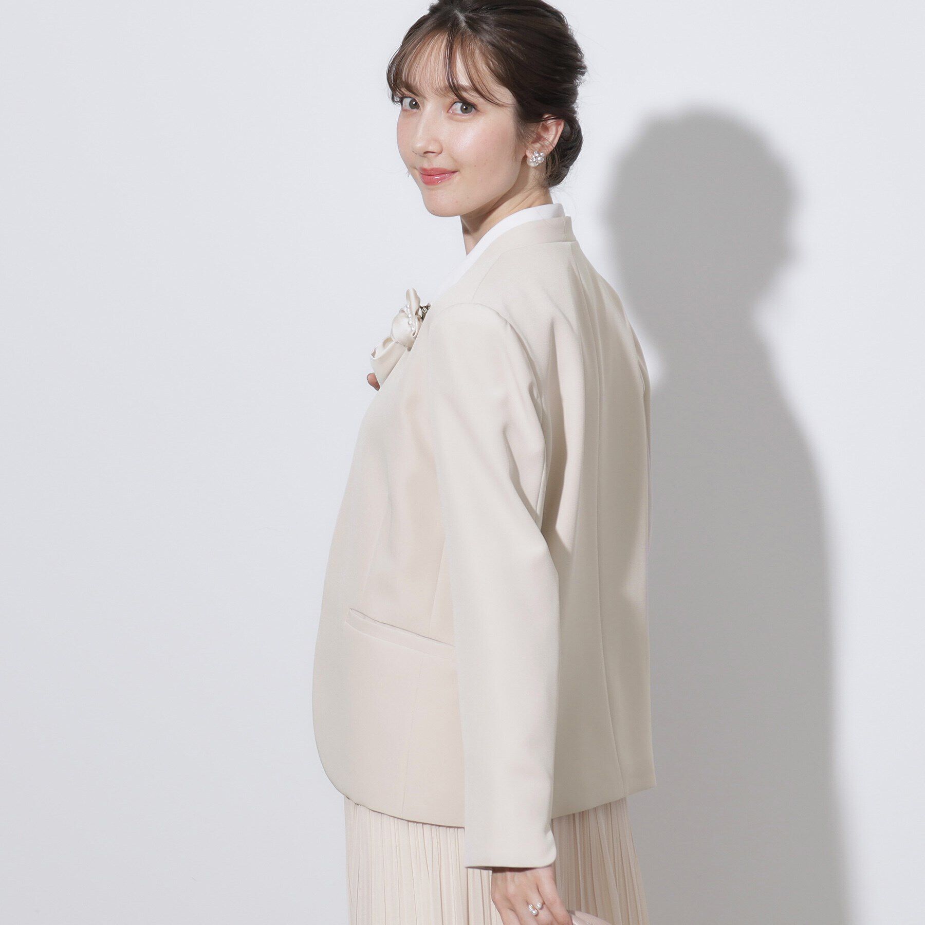 Couture broach「【セレモニーシーン/お仕事にも】ダブルクロスカラーレスジャケット」|ノーカラージャケット|