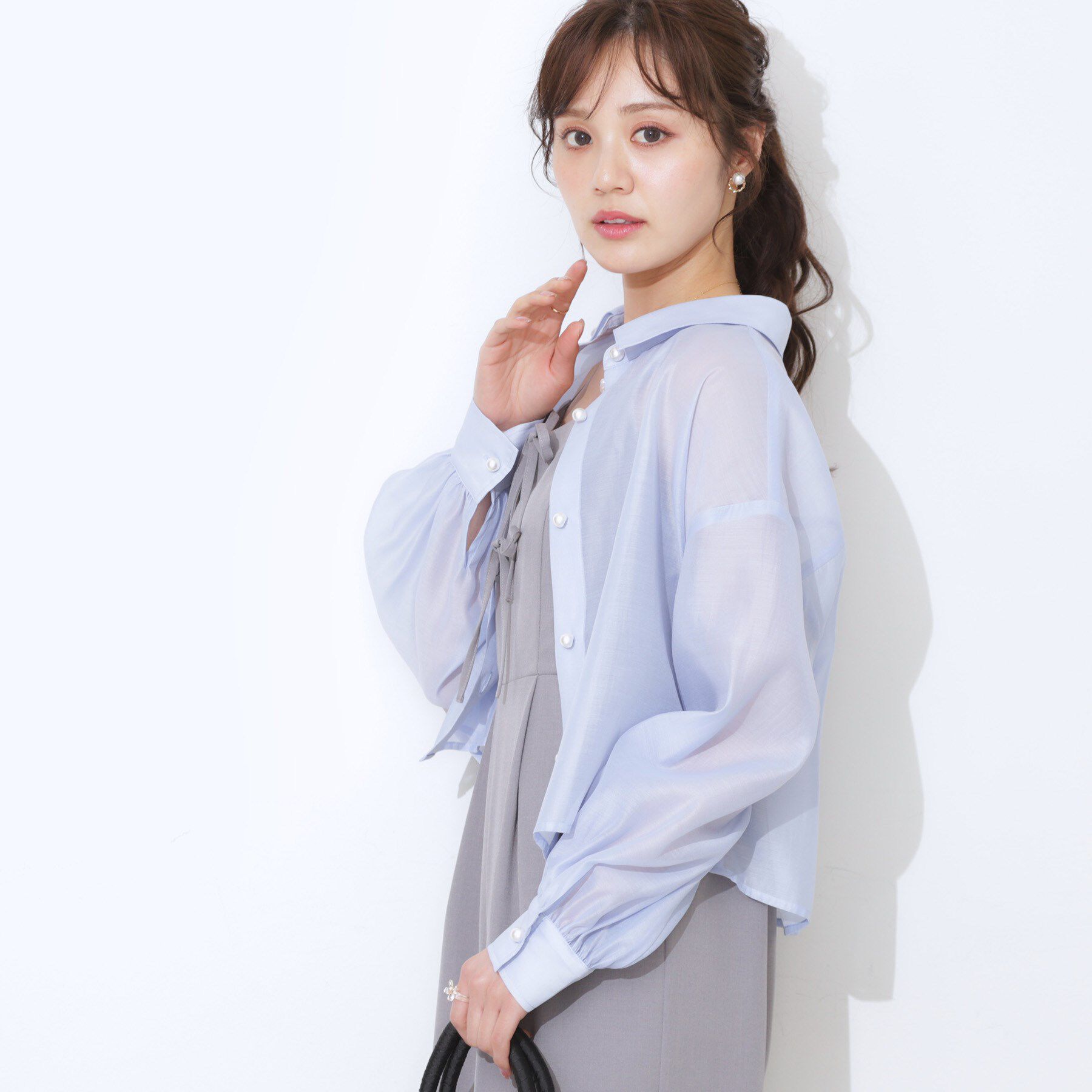 Couture broach「【洗える・オシャレな透け感】パール調ボタンシアーシャツ」|シャツ・ブラウス|