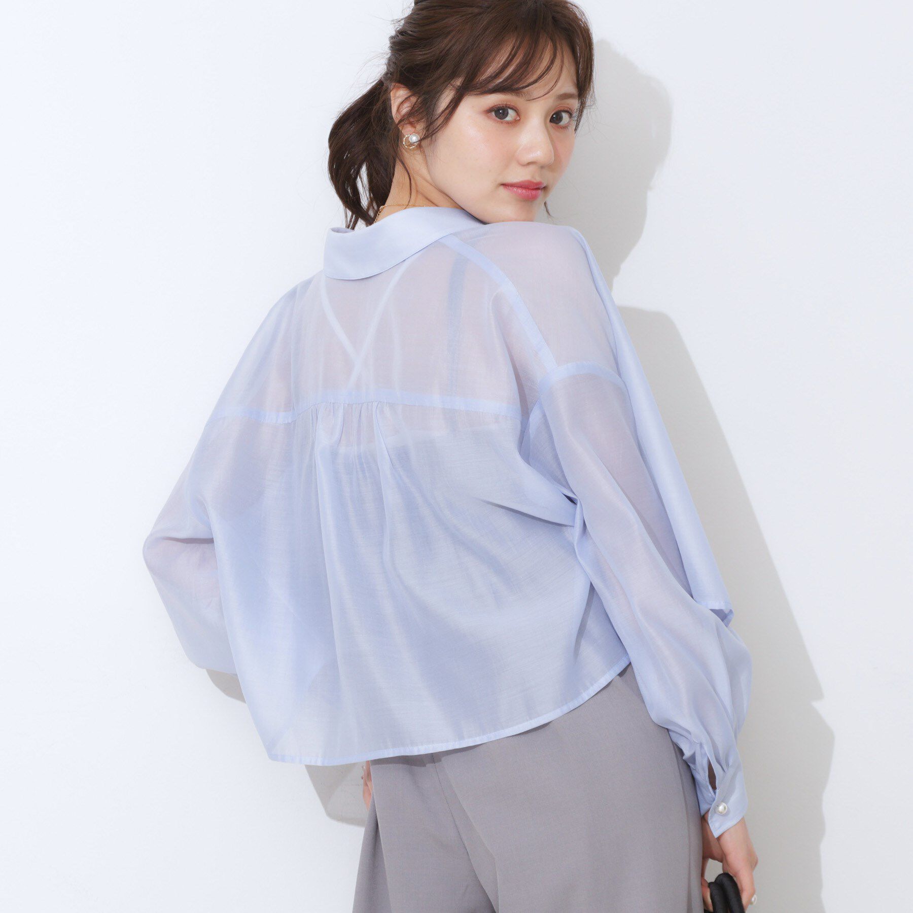 Couture broach「【洗える・オシャレな透け感】パール調ボタンシアーシャツ」|シャツ・ブラウス|