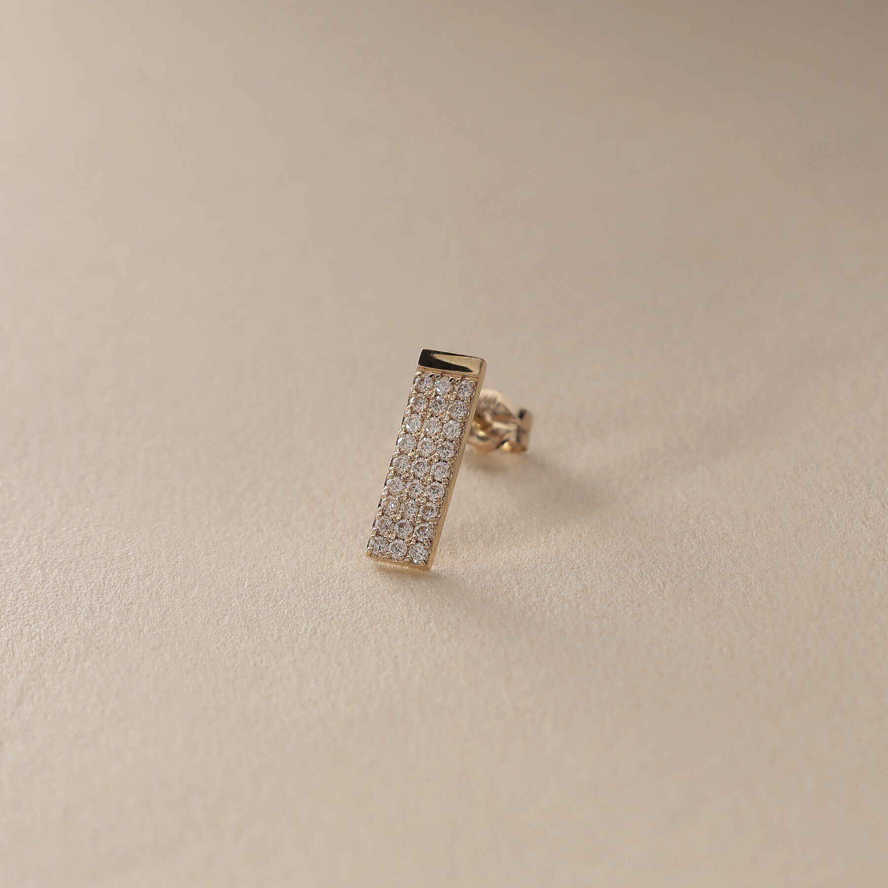 COCOSHNIK「K10【サステナブル】モアサナイトパヴェ スタッドピアス」|ピアス|