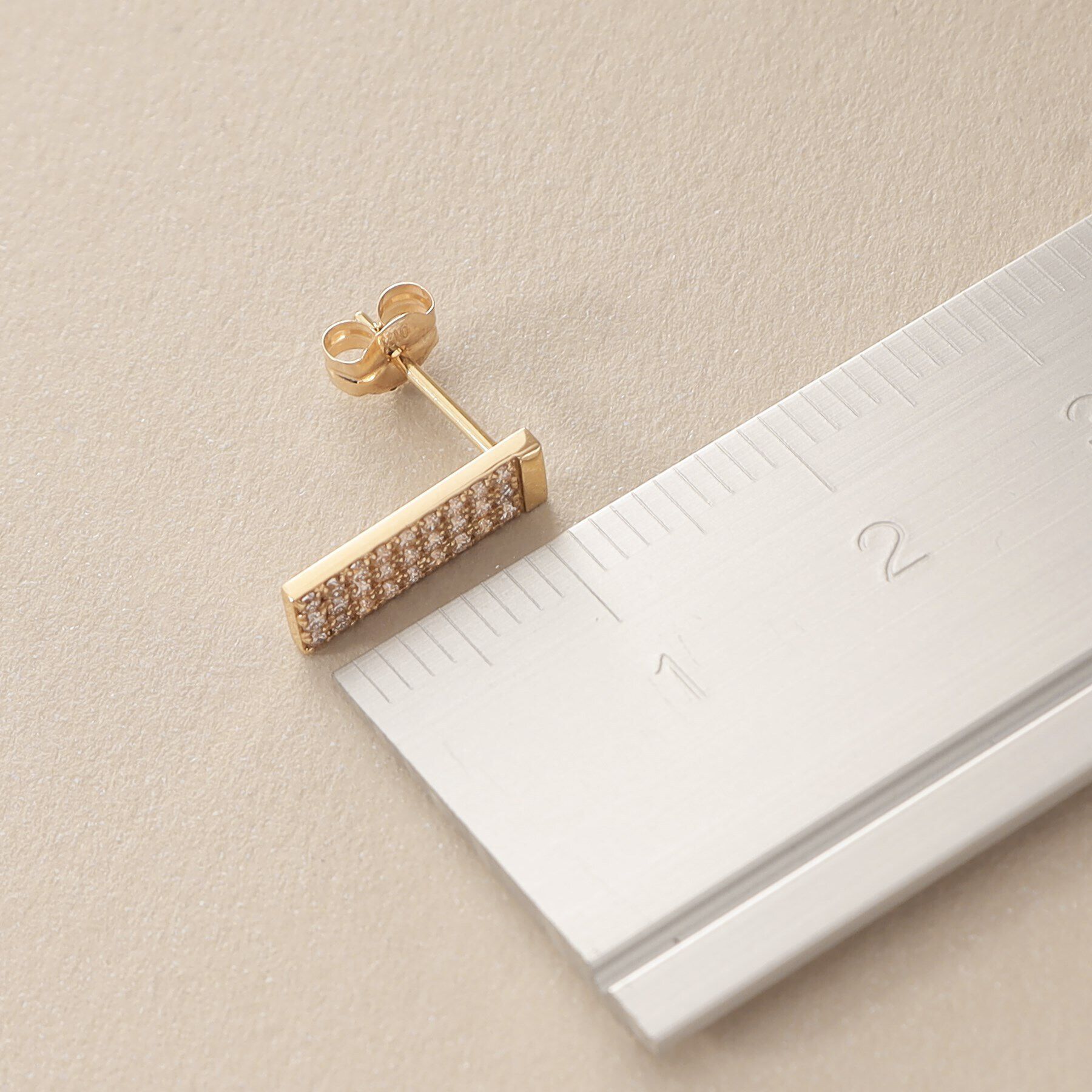 COCOSHNIK「K10【サステナブル】モアサナイトパヴェ スタッドピアス」|ピアス|