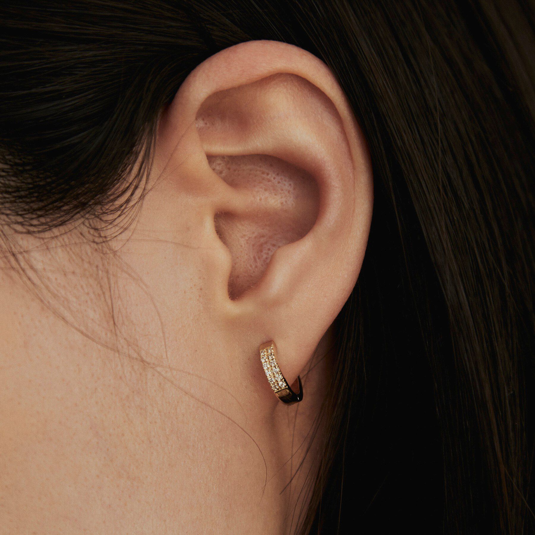 COCOSHNIK「K10ダイヤモンド シートパヴェ 中折れピアス」|ピアス|