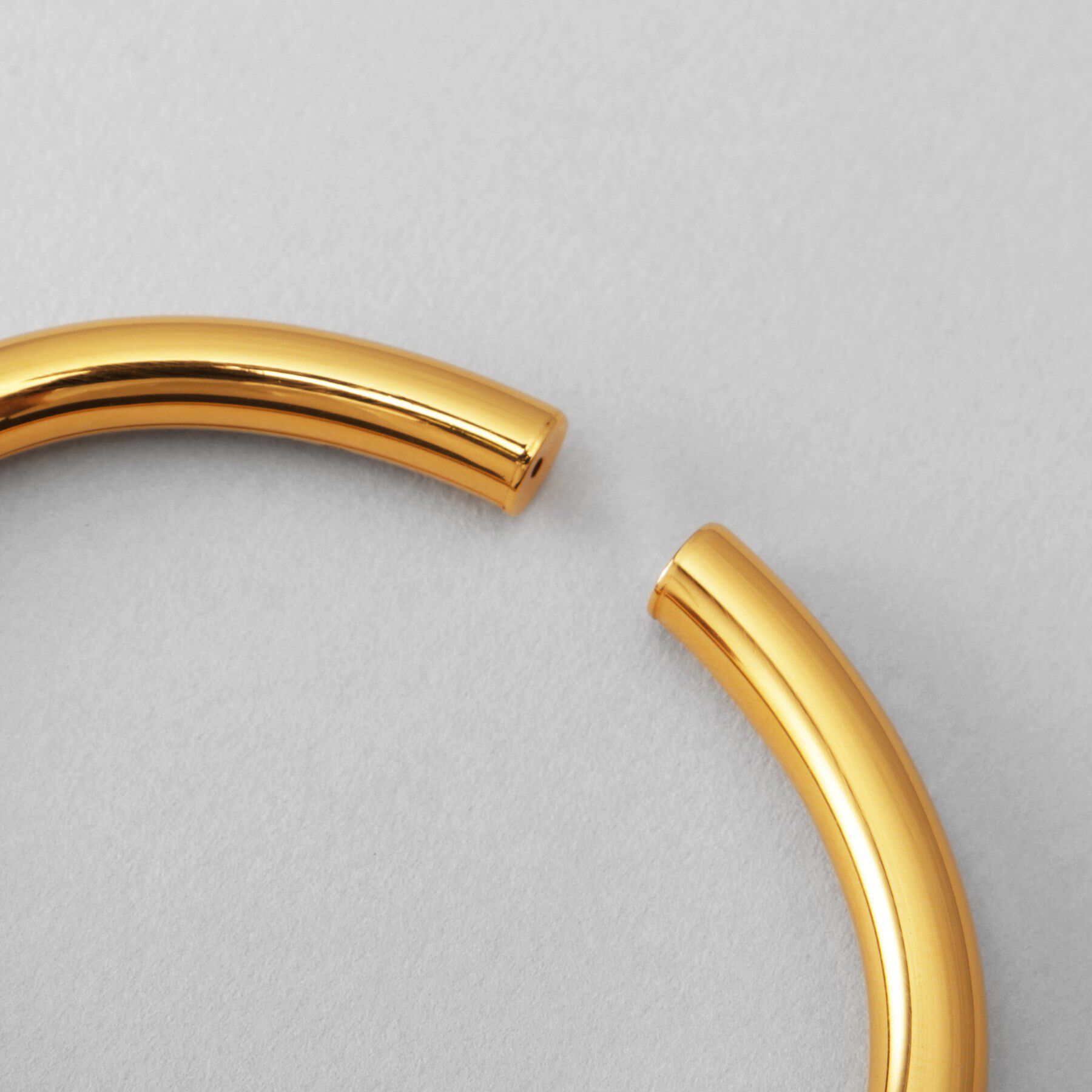 COCOSHNIK ONKITSCH「シルバー ホロウフレキシブルバングルL GP」|ブレスレット・バングル|