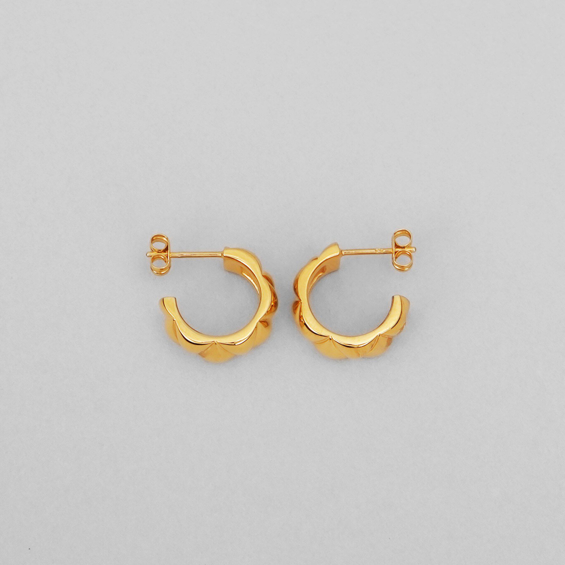 COCOSHNIK ONKITSCH「シルバー キルトフープピアス GP」|ピアス|