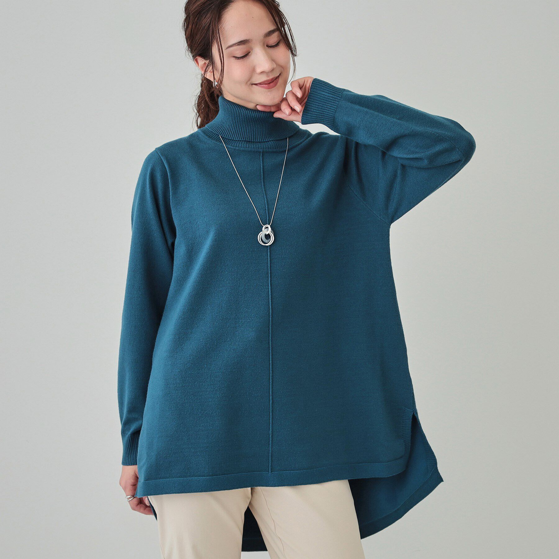 SHOO･LA･RUE「【洗える/S-LL/体型カバー】もちもちっとしたタッチが心地よい タートルチュニックニット」|チュニック|ブルーグリーン(09