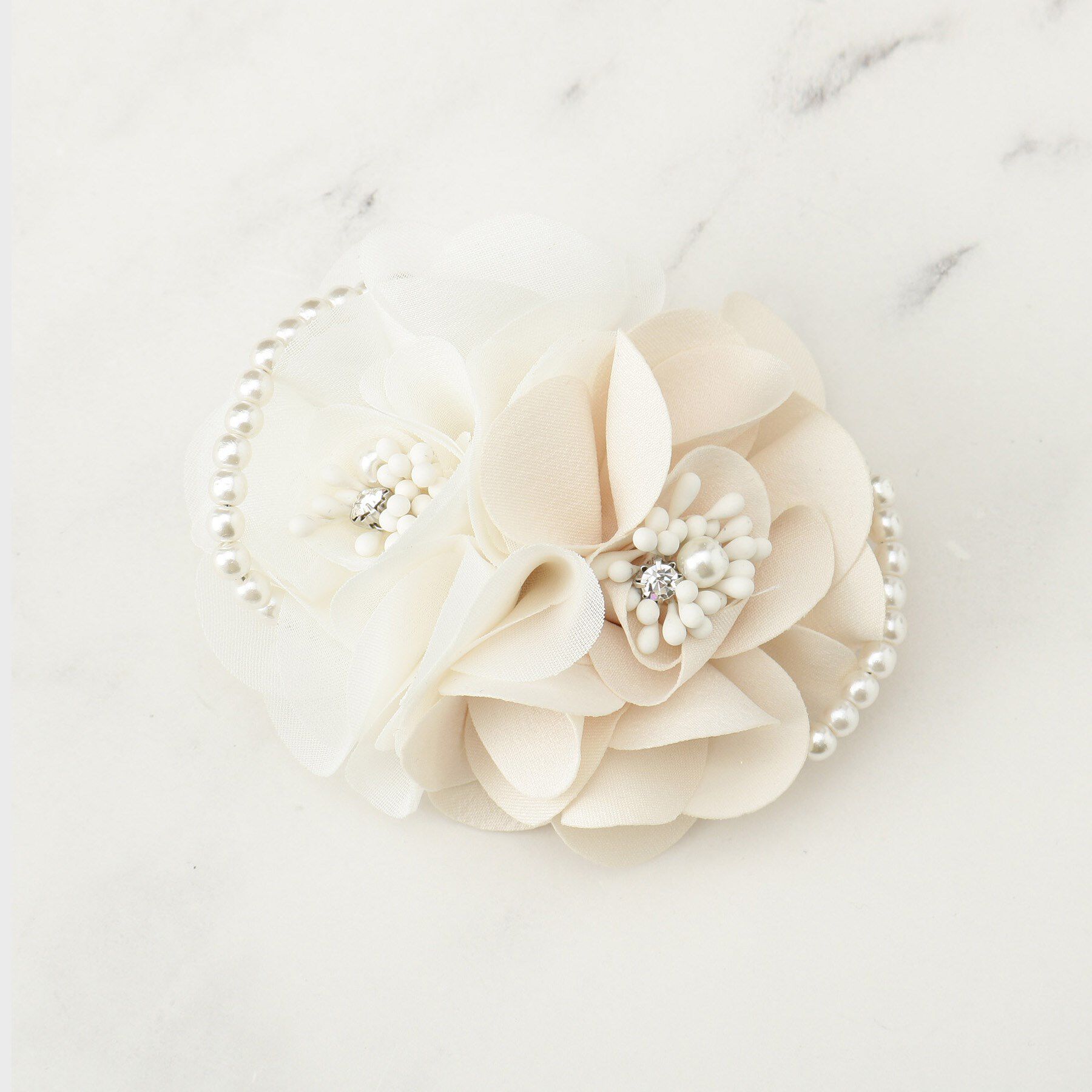 SHOO･LA･RUE「【セレモニー】上品に彩る ダブルフラワーコサージュ」|ブローチ・コサージュ|ライトベージュ(05