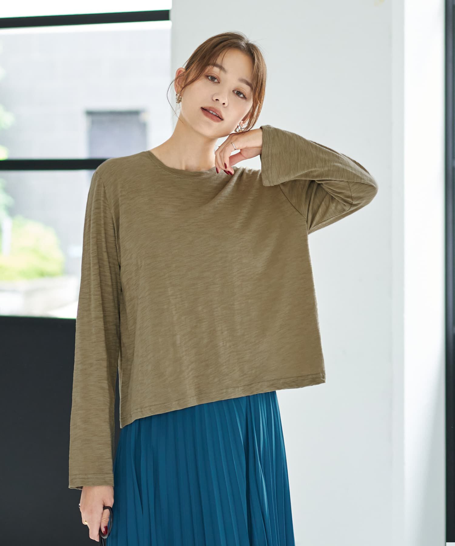 STYLE DELI「こなれたスラブ生地の下腹丈長袖Tシャツ」|Tシャツ・カットソー|カーキ