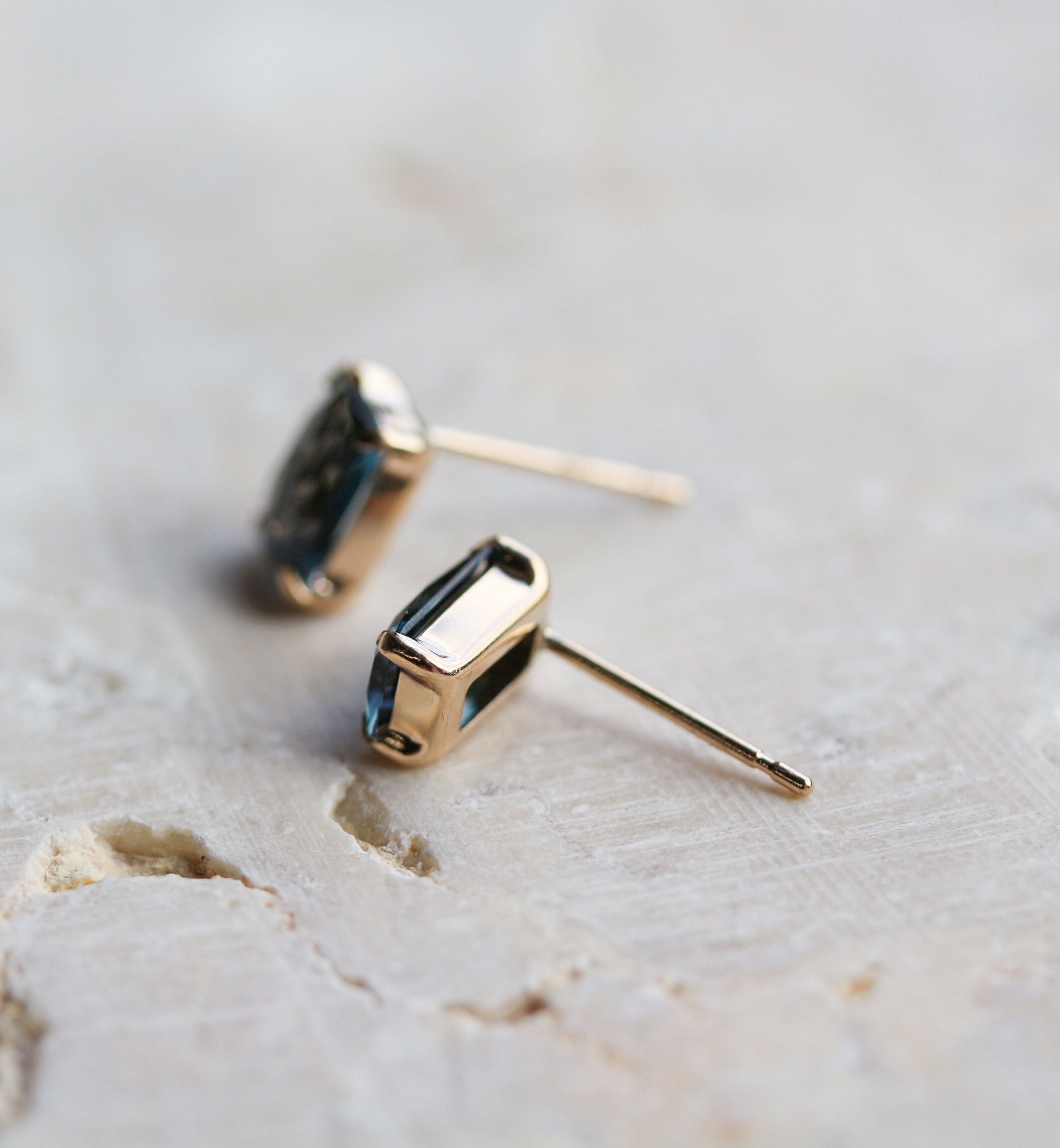  「ロンドンブルートパーズ レクタングル ピアス | K10YG」|ピアス|