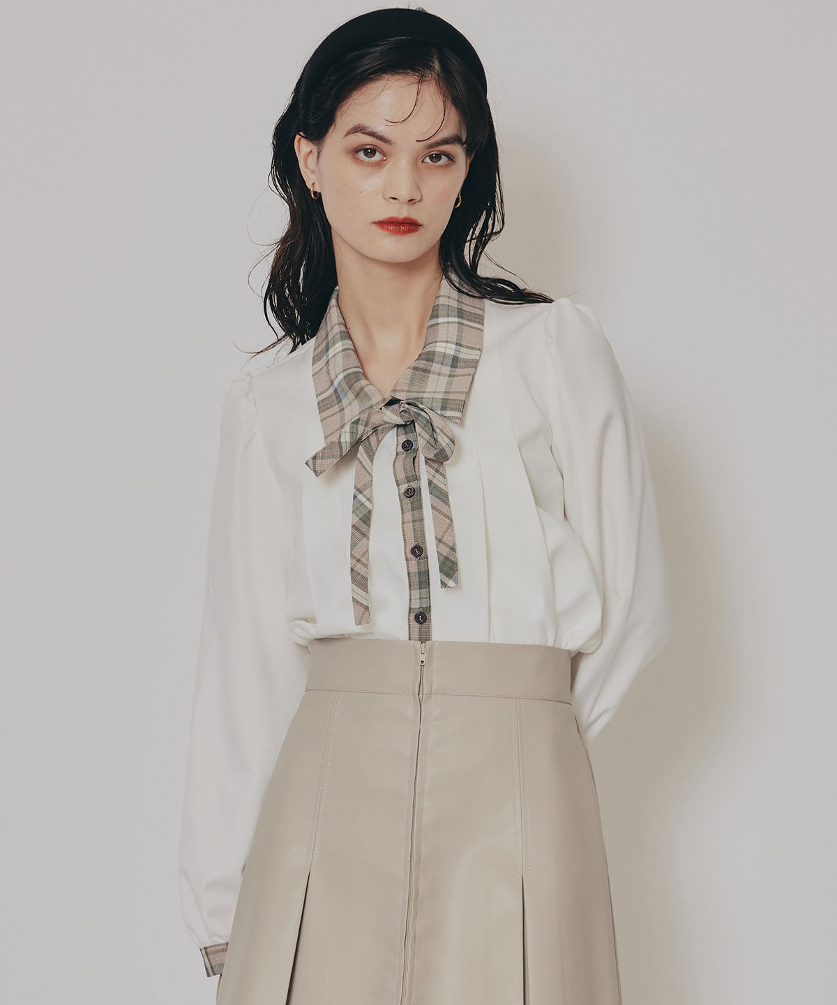 REDYAZEL「チェックバイカラーリボンタイブラウス」|シャツ・ブラウス|ベージュ