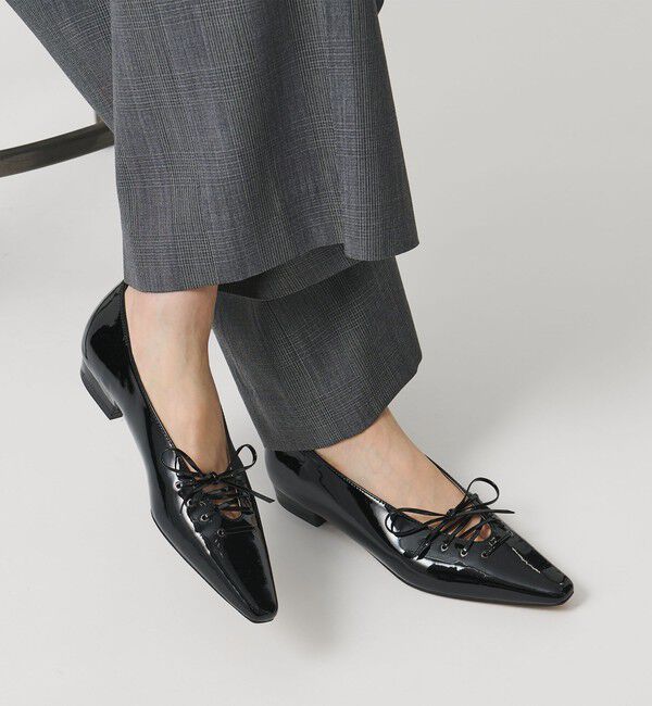 UNITED ARROWS「エナメル レースアップ フラットシューズ」|パンプス|