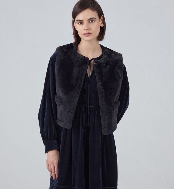 TOMORROWLAND collection「ナッパランムートン リムーバルカラージレ」|ダウンベスト・ベスト|