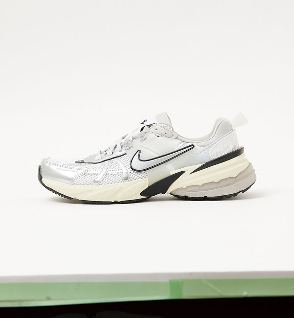 ABAHOUSE「【NIKE】ナイキ V2K RUN / V2Kラン スニーカー」|スニーカー|