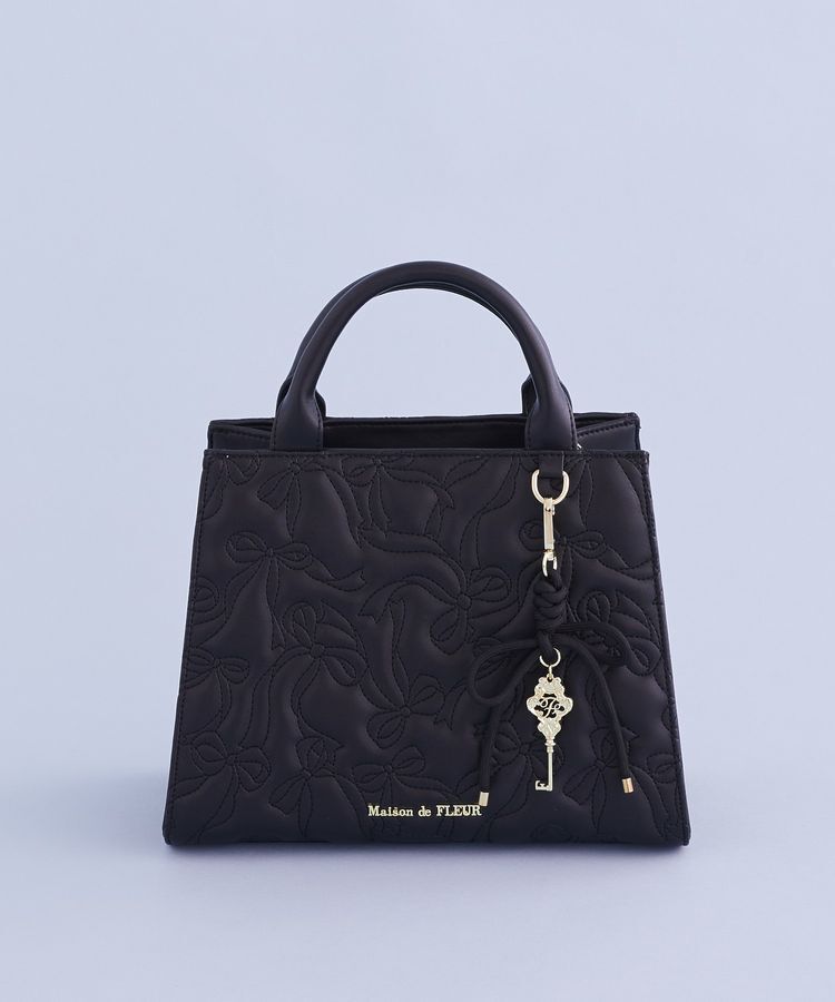 Maison de FLEUR「チャーム付きリボンキルティングトートバッグ」|ハンドバッグ|