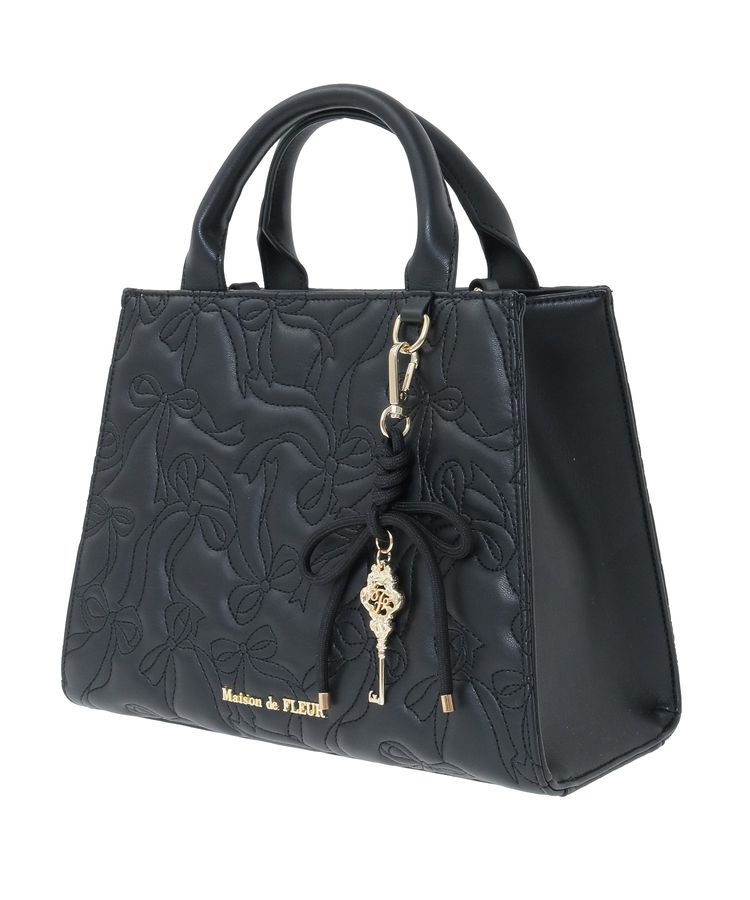 Maison de FLEUR「チャーム付きリボンキルティングトートバッグ」|ハンドバッグ|