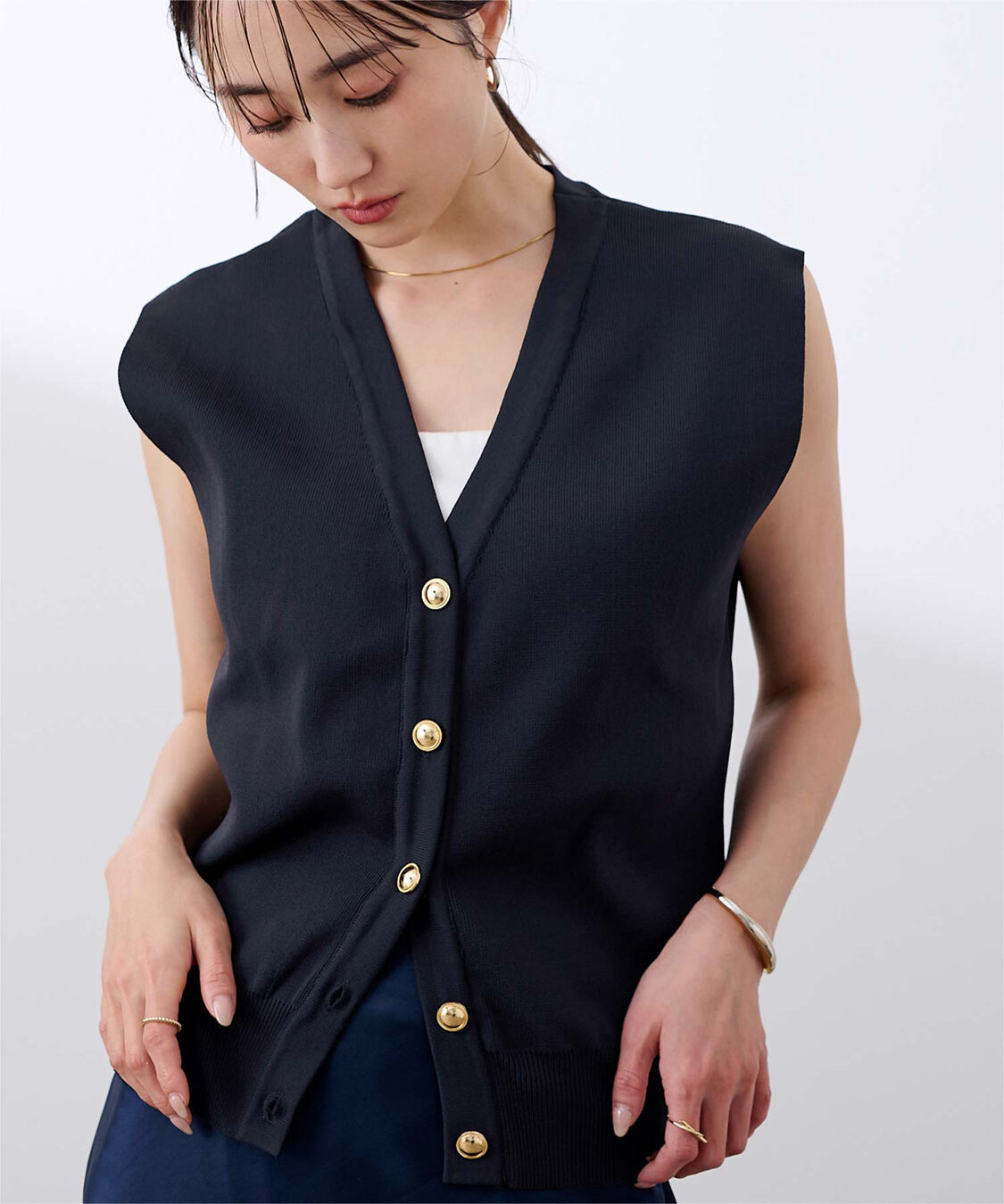 ur's「ゴールド釦コクーンニットベスト」|ニット・セーター|