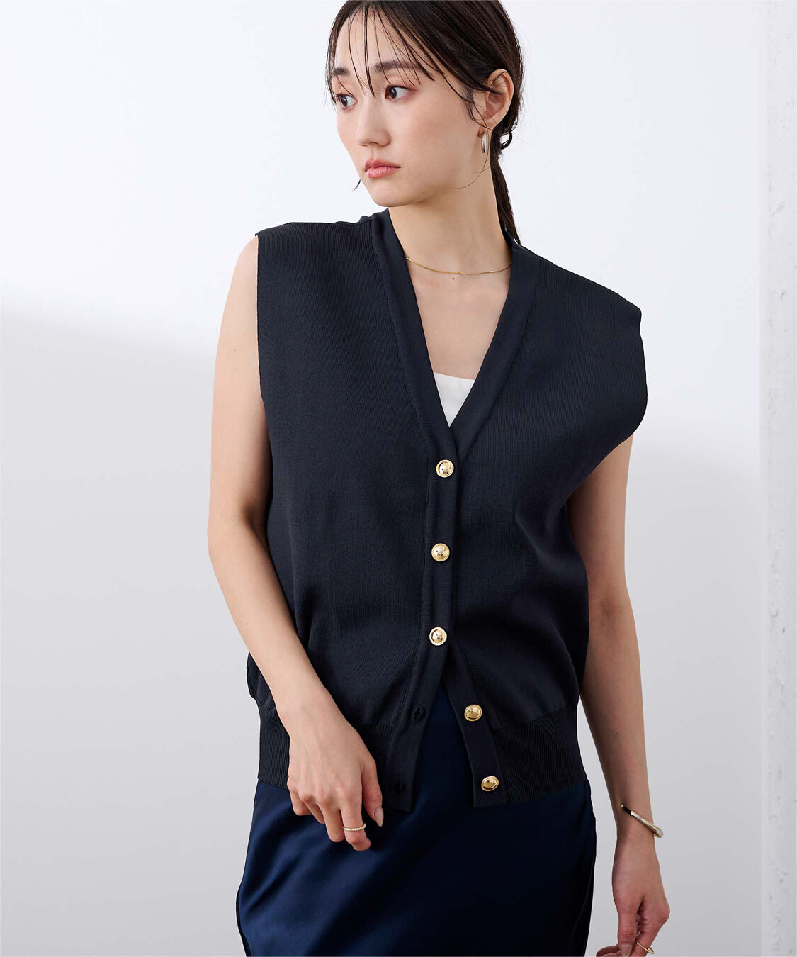 ur's「ゴールド釦コクーンニットベスト」|ニット・セーター|
