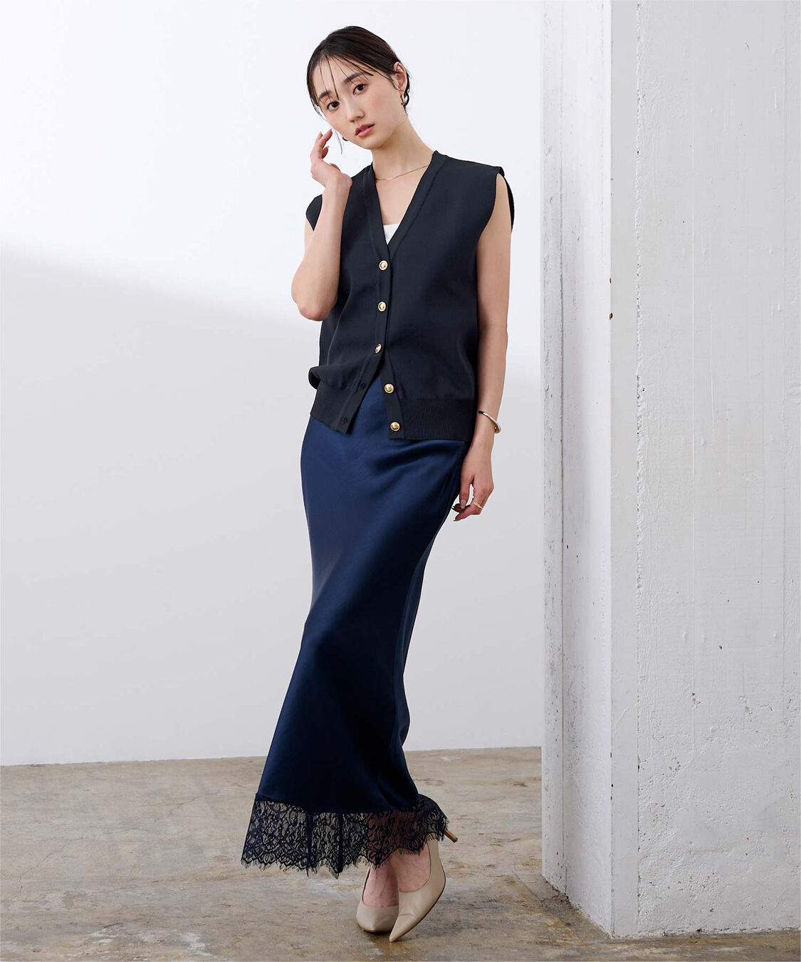 ur's「ゴールド釦コクーンニットベスト」|ニット・セーター|