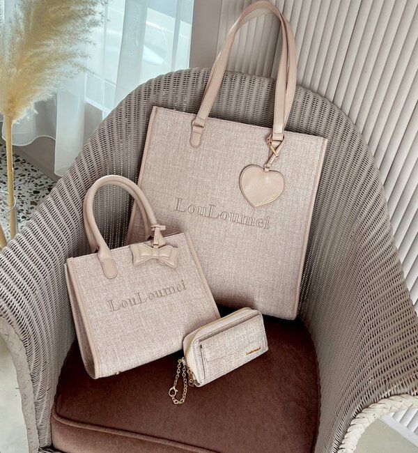  「【LouLoumei】ハートチャーム付きキャリーオントート/自立可能/推し活」|トートバッグ|