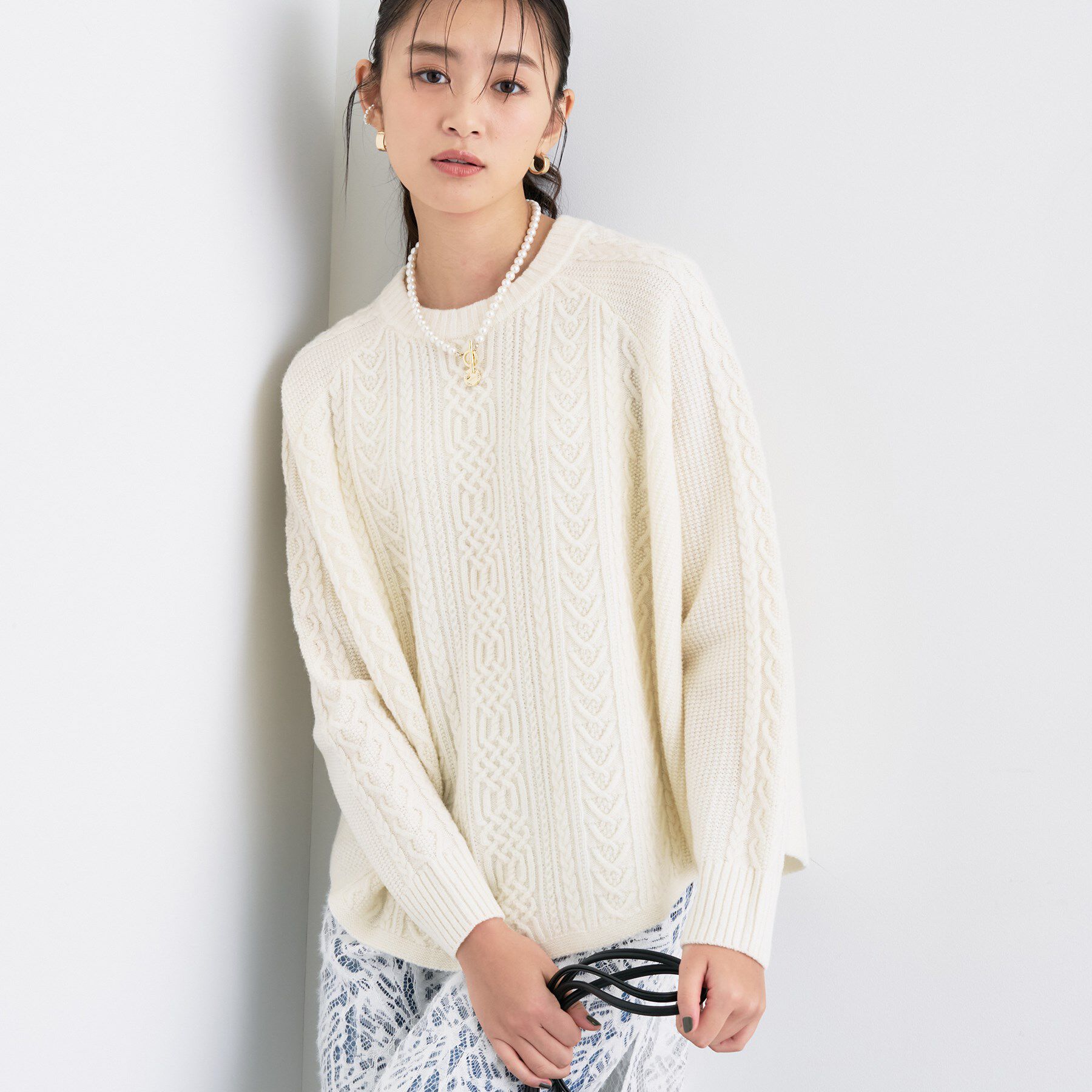 INDIVI「【洗える】ケーブルデザイン ラウンドヘムニット」|ニット・セーター|