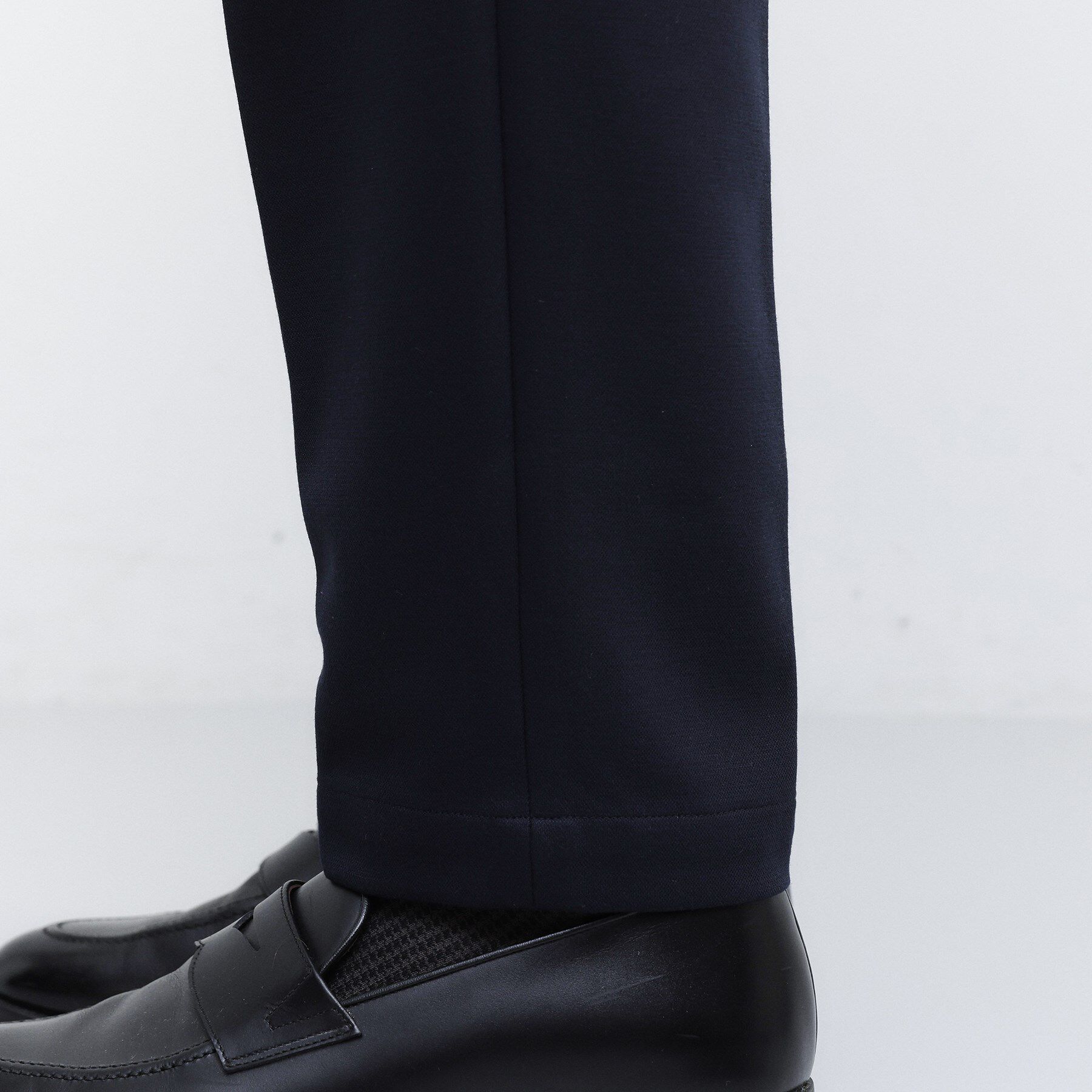 TAKEO KIKUCHI「【JUST ONE LAYER】ダウンファブリック ポンチ スリムタック イージーパンツ」|その他|