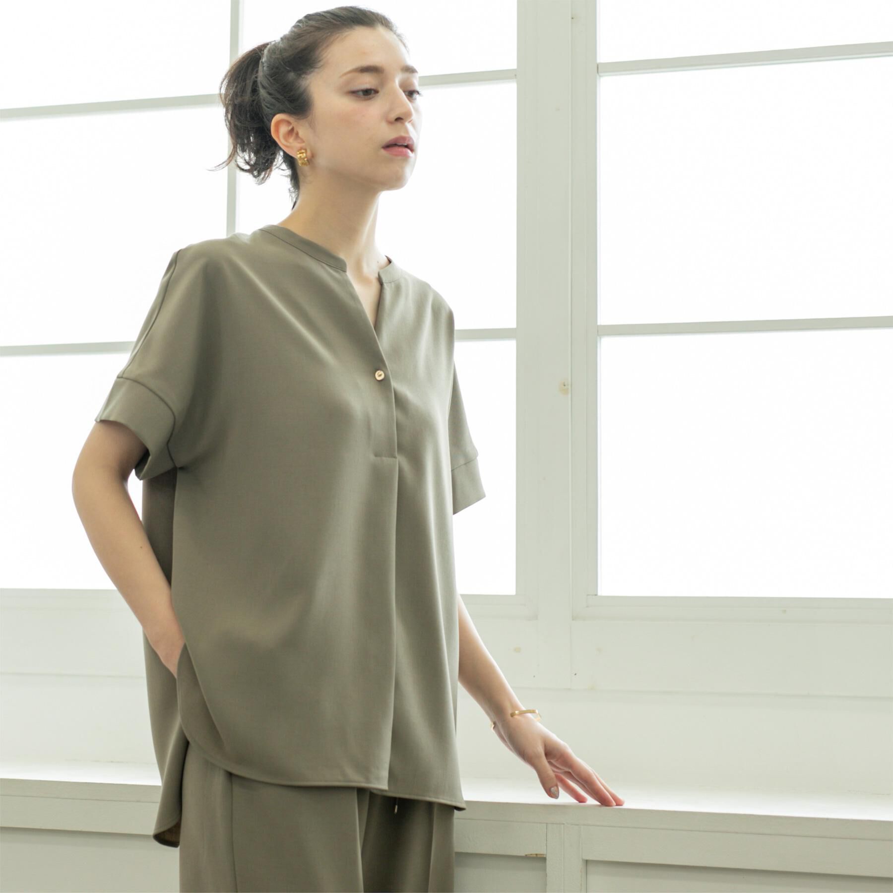 OPAQUE.CLIP「《5色展開/SS-LLサイズ》スキッパー金ボタンブラウス/セットアップ対応【防シワ/ストレッチ/洗濯」|シャツ・ブラウス|