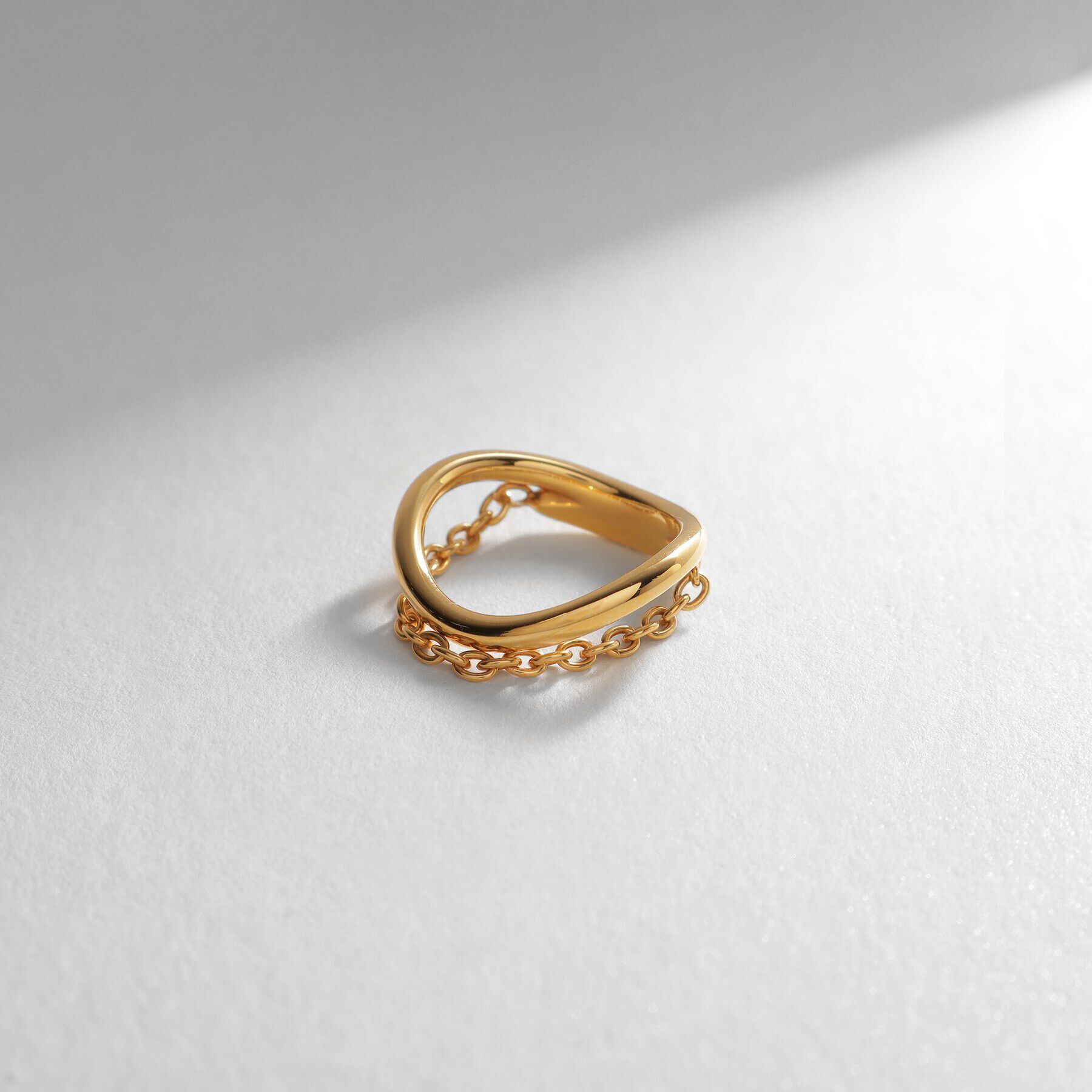 COCOSHNIK ONKITSCH「シルバー ドレープチェーン カーブリング GP」|リング|ゴールド(600)